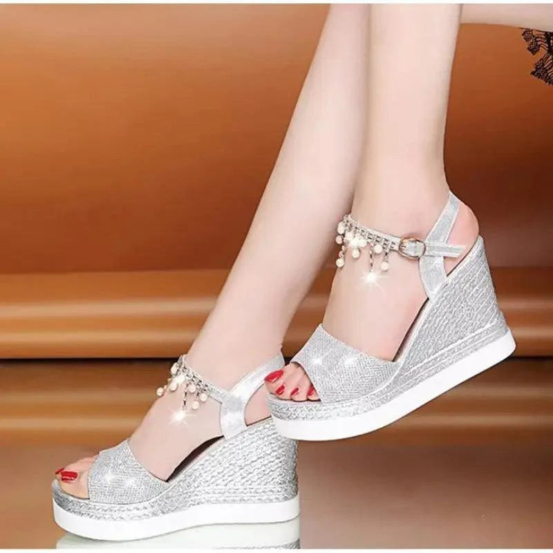 2021 Nouvelles Sandales d'Été pour Femmes Détail Clouté Design Brillant de Luxe Chaussures Décontractées pour Femmes