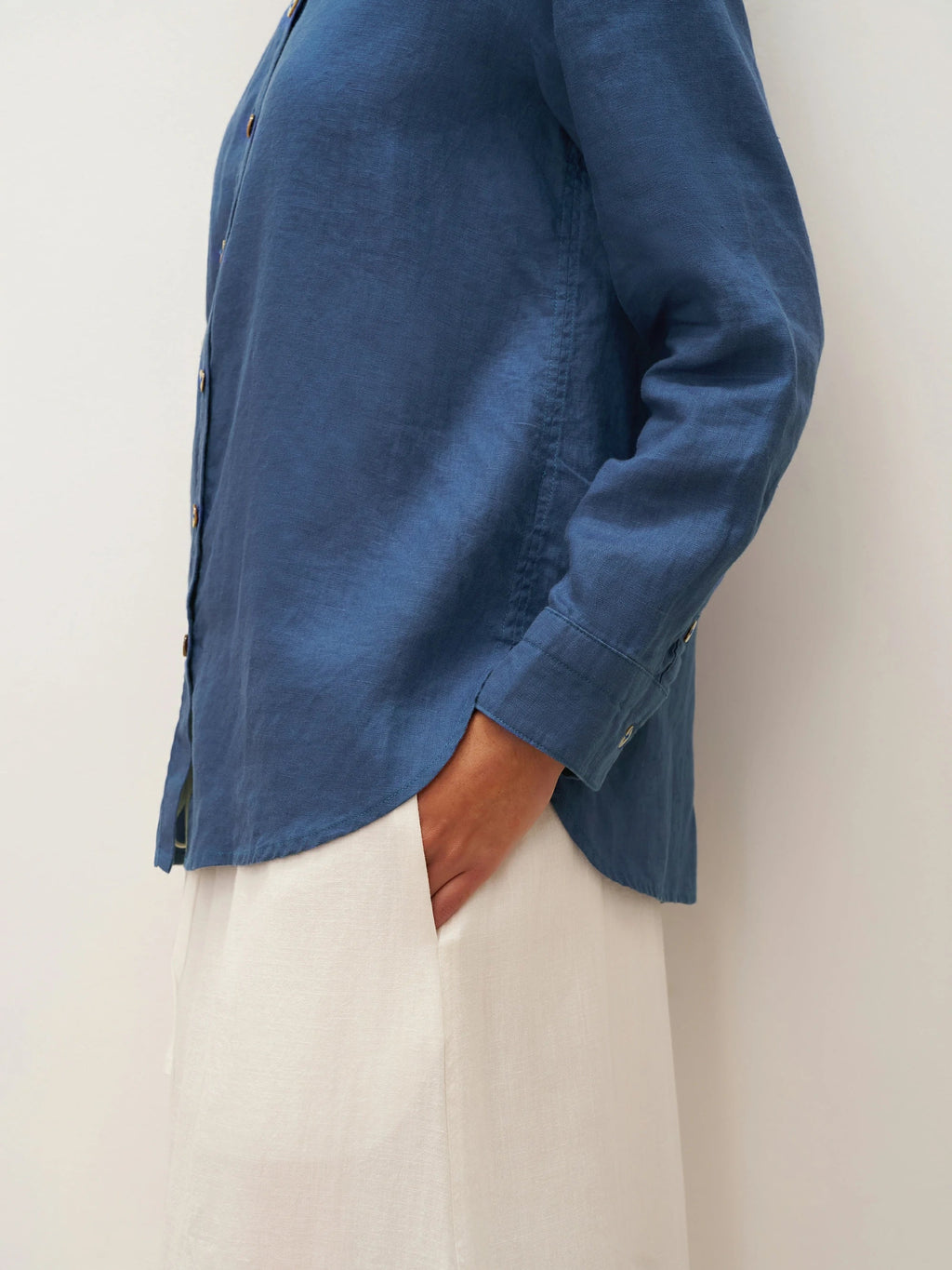 Chemise 100 % lin boutonnée sur le devant avec ourlet allongé JOVAN