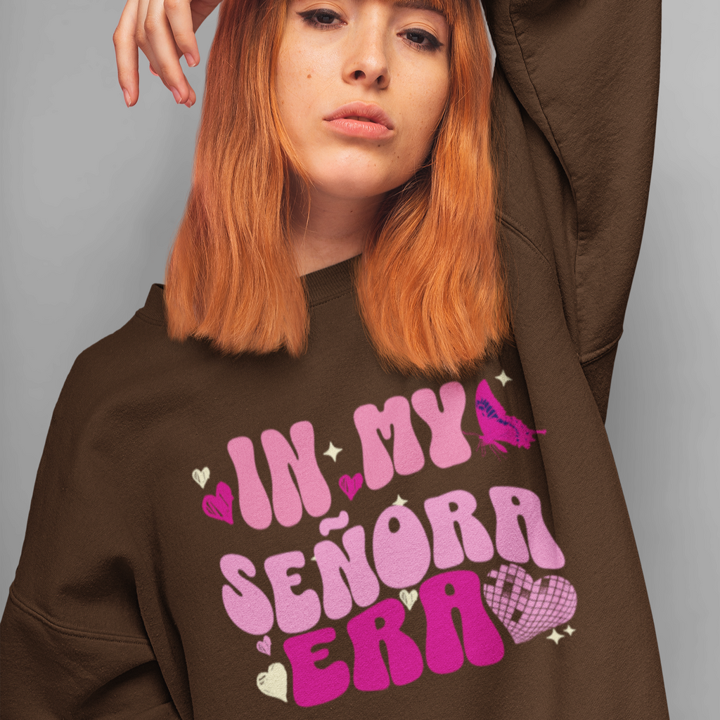 In My Señora Era Latina Mom Comfy Crewneck Sweater | Drôle viral latino | 3 couleurs