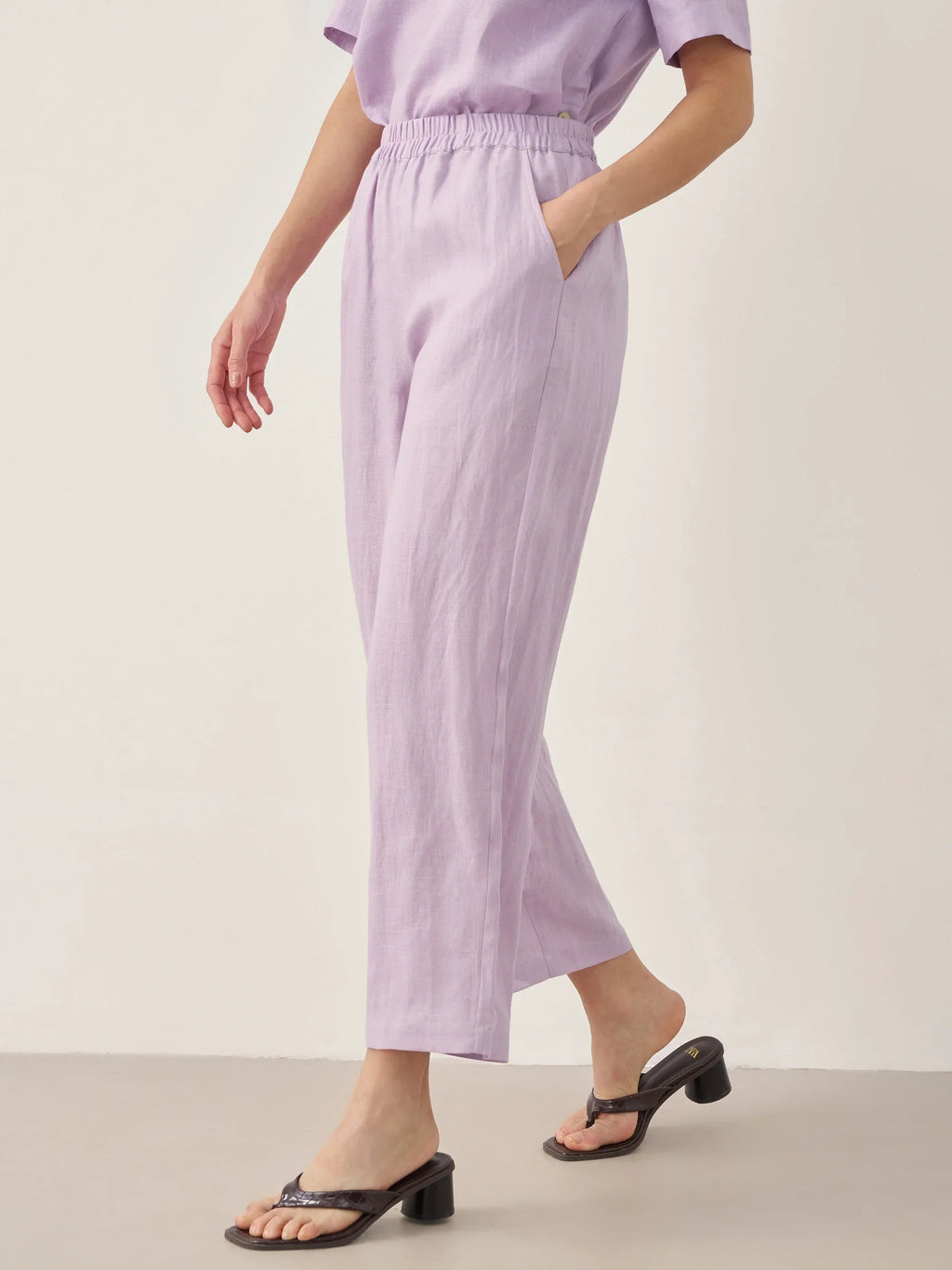 Ensemble haut à manches courtes col rond et pantalon 100% lin avec détails boutonnés SASHA