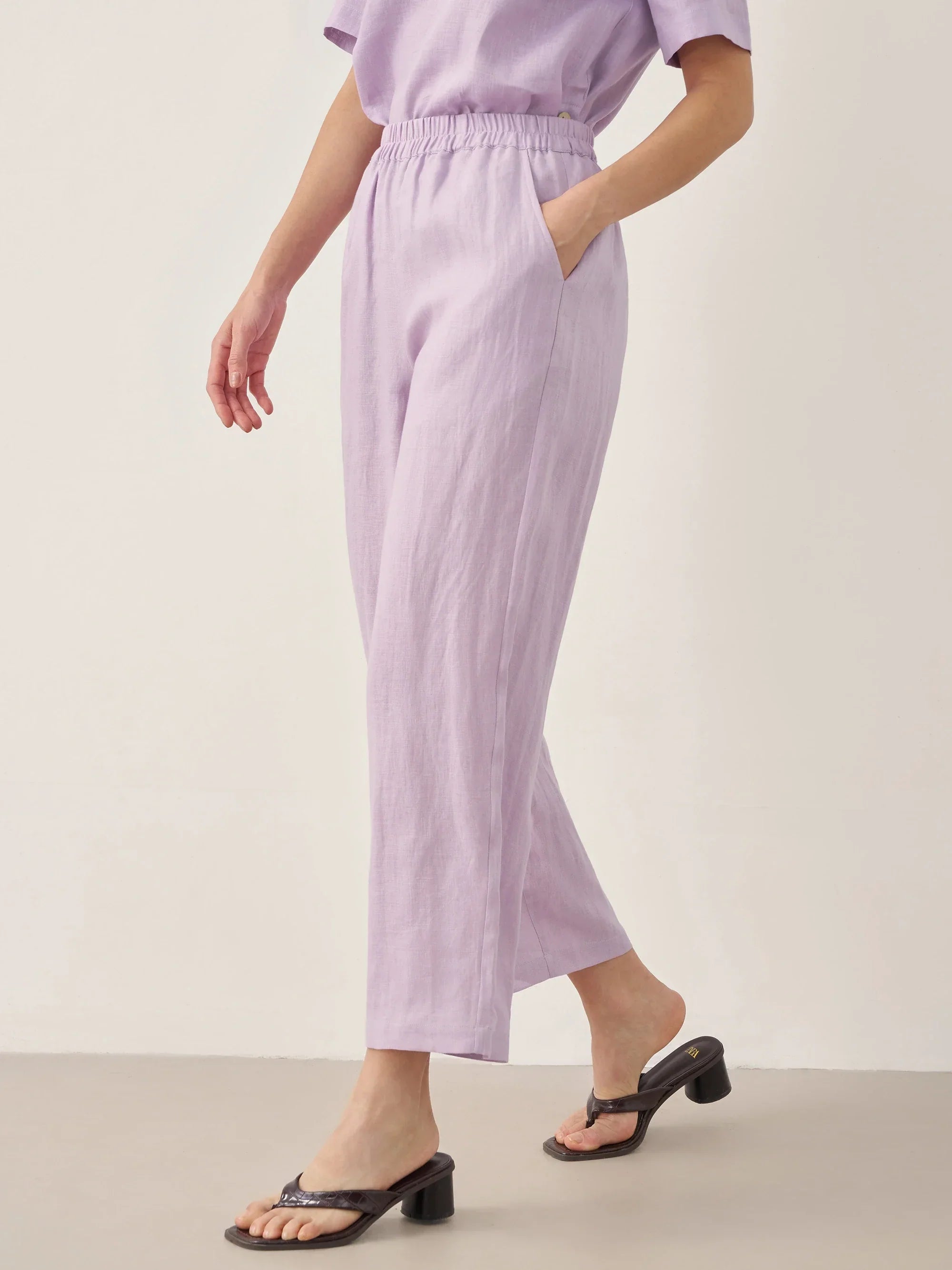 Ensemble haut à manches courtes col rond et pantalon 100% lin avec détails boutonnés SASHA
