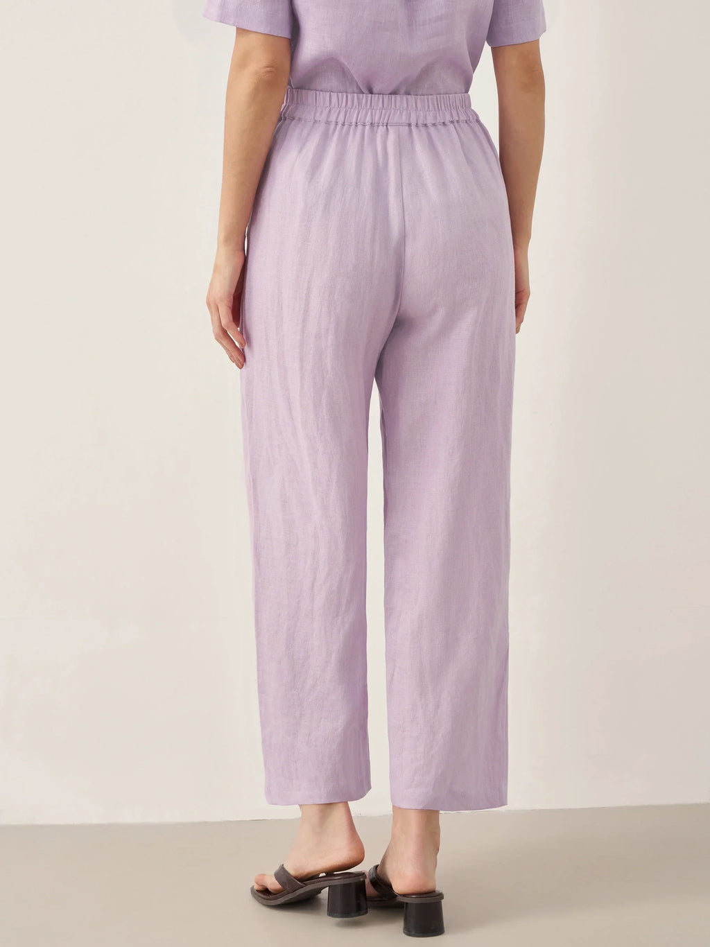 Ensemble haut à manches courtes col rond et pantalon 100% lin avec détails boutonnés SASHA