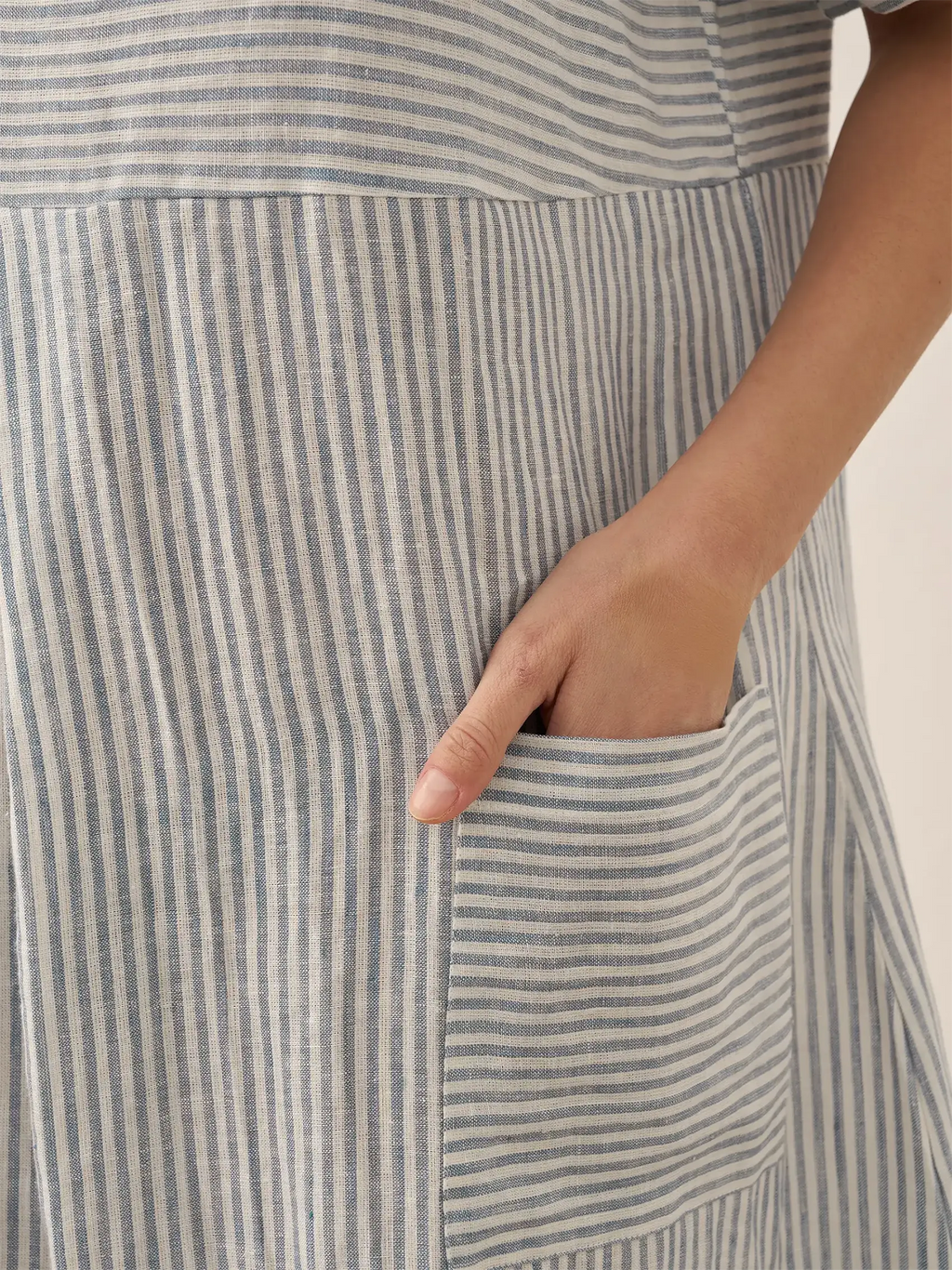 Robe courte à rayures en lin 100% avec panneaux, manches courtes MORGAN