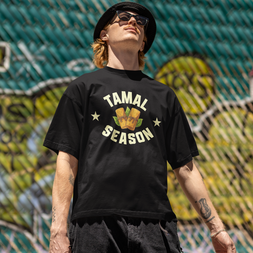 T-shirt humoristique « Tamal Season » style sport universitaire | T-shirts latinos viraux amusants | 3 couleurs
