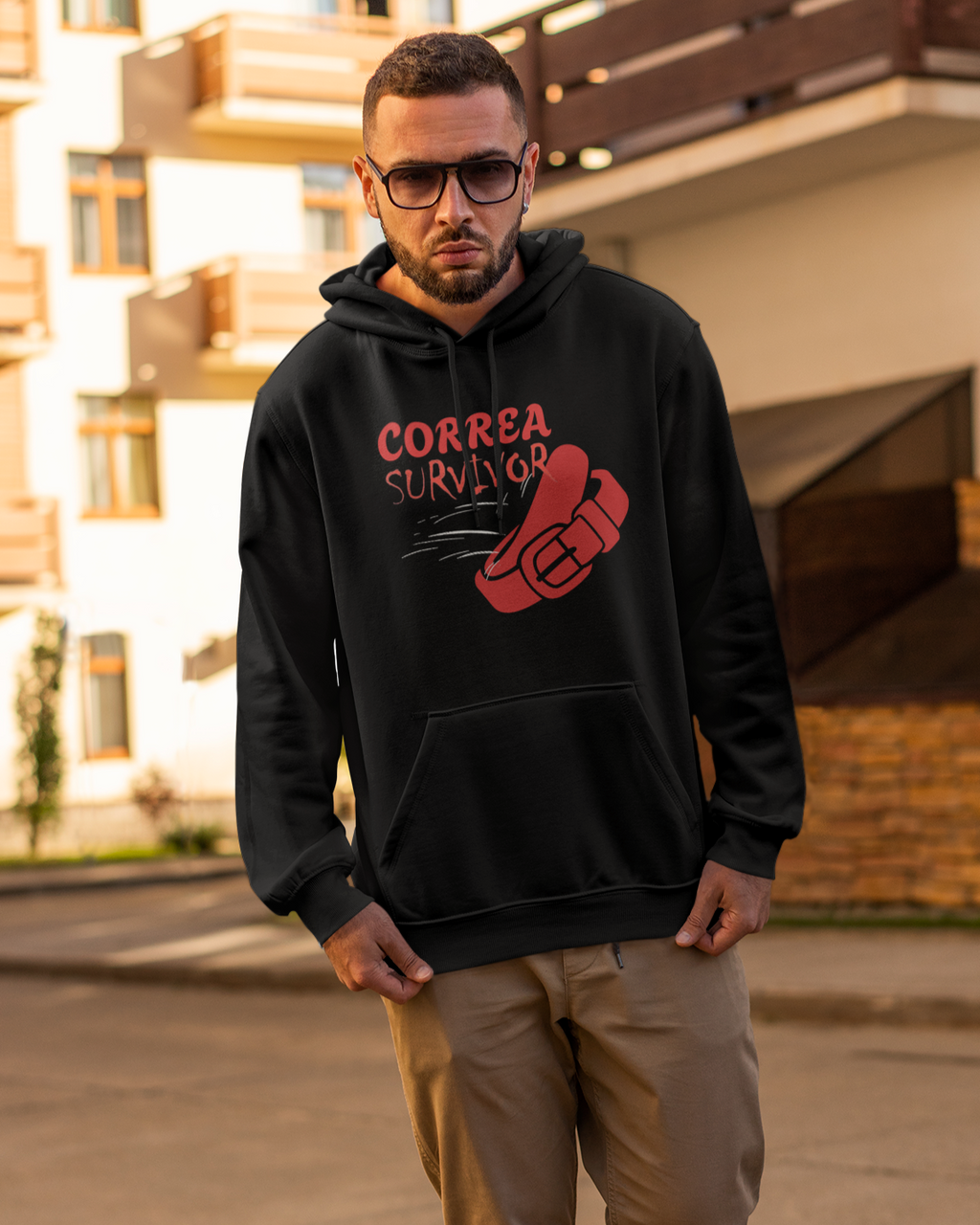Sweat à capuche chaud et confortable Correa Belt Survivor | Chancleta Cinturon Blague Fierté Latino Doublure polaire | Les Latinos Pour Le Monde