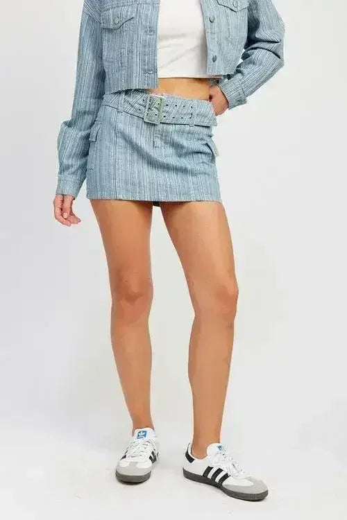 MINI-JUPE EN JEAN CEINTURÉE