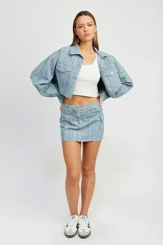 MINI-JUPE EN JEAN CEINTURÉE