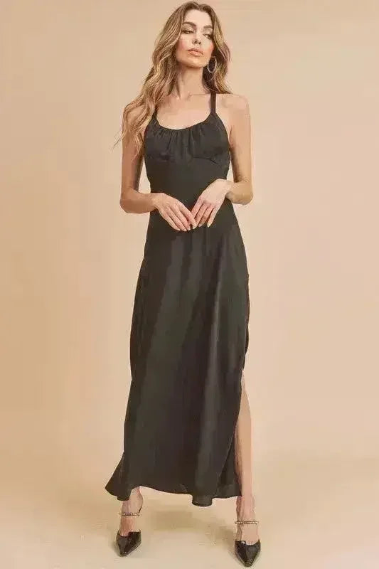 Robe longue à fines bretelles Aemi + Co, avec fronces latérales, fente et découpe au dos