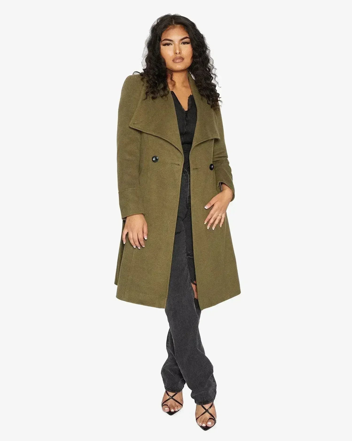 Manteau long à double boutonnage et revers cascade