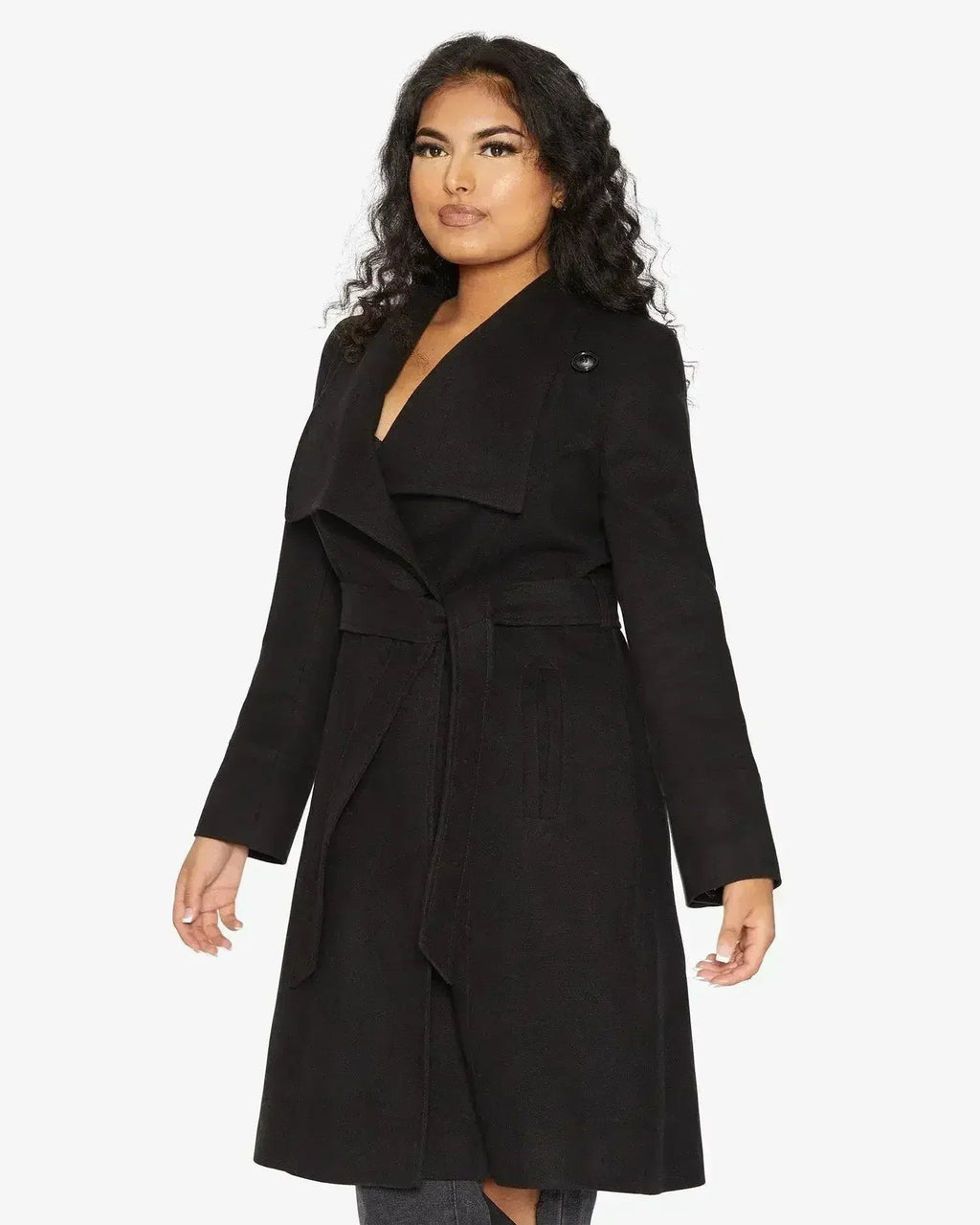 Manteau long à double boutonnage et revers cascade