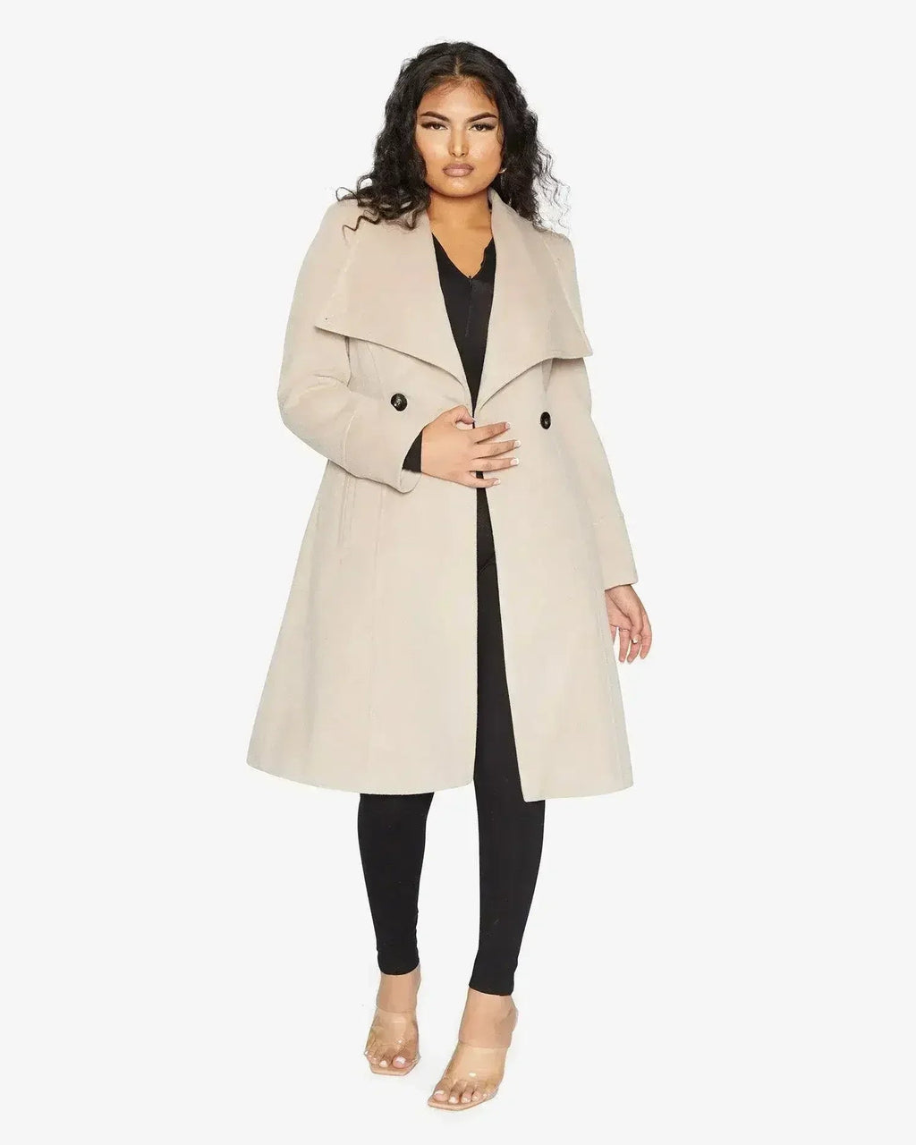 Manteau long à double boutonnage et revers cascade