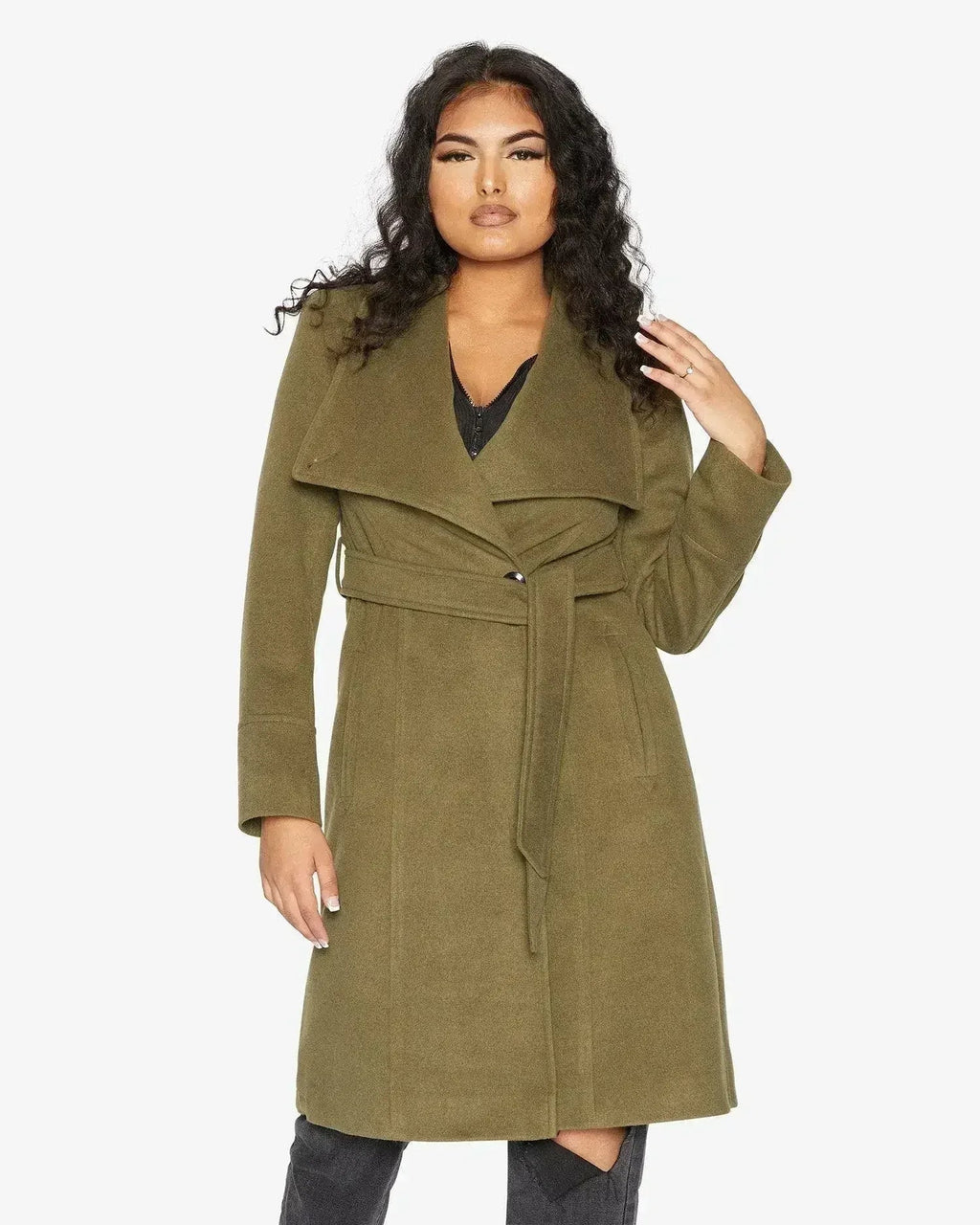 Manteau long à double boutonnage et revers cascade