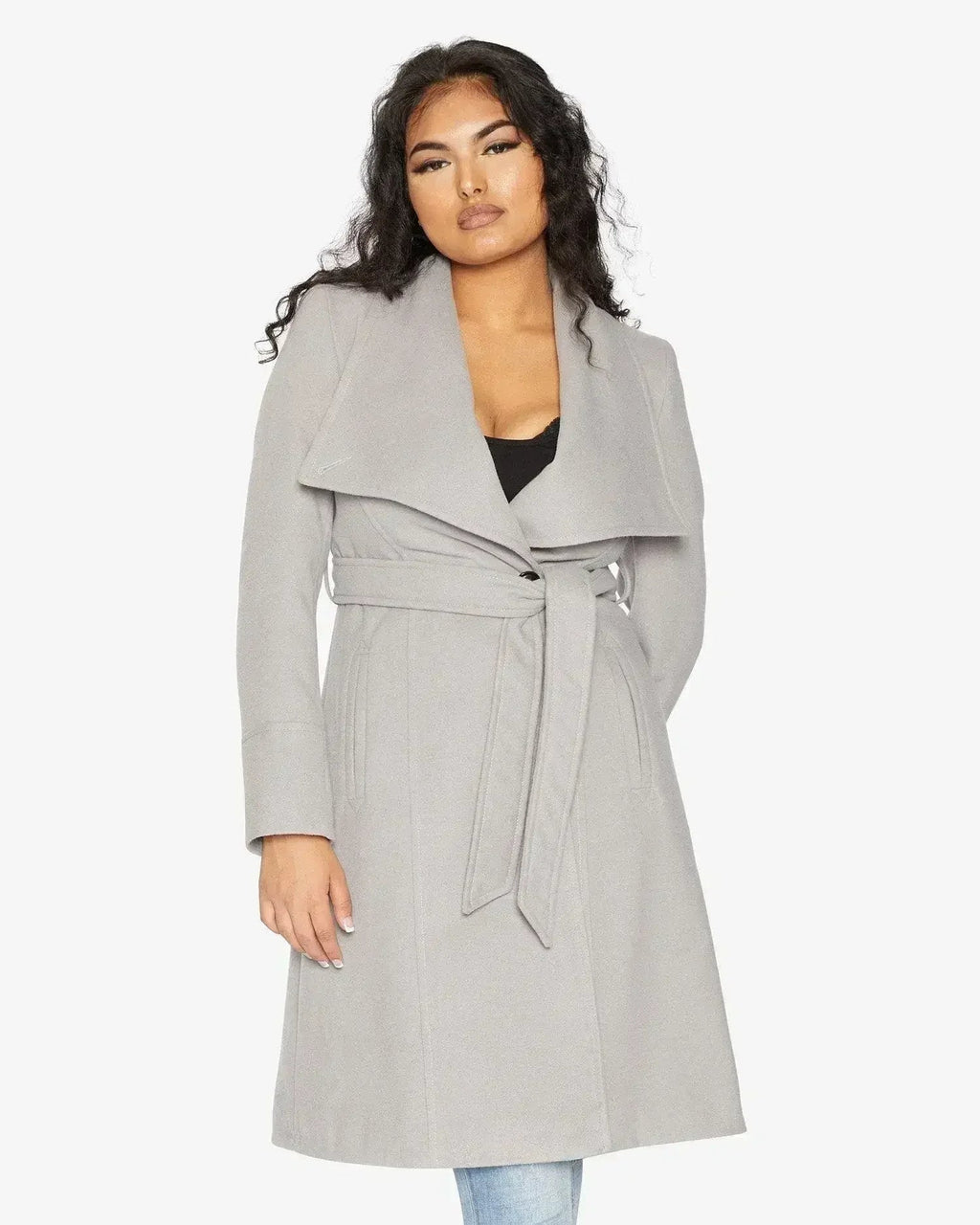 Manteau long à double boutonnage et revers cascade