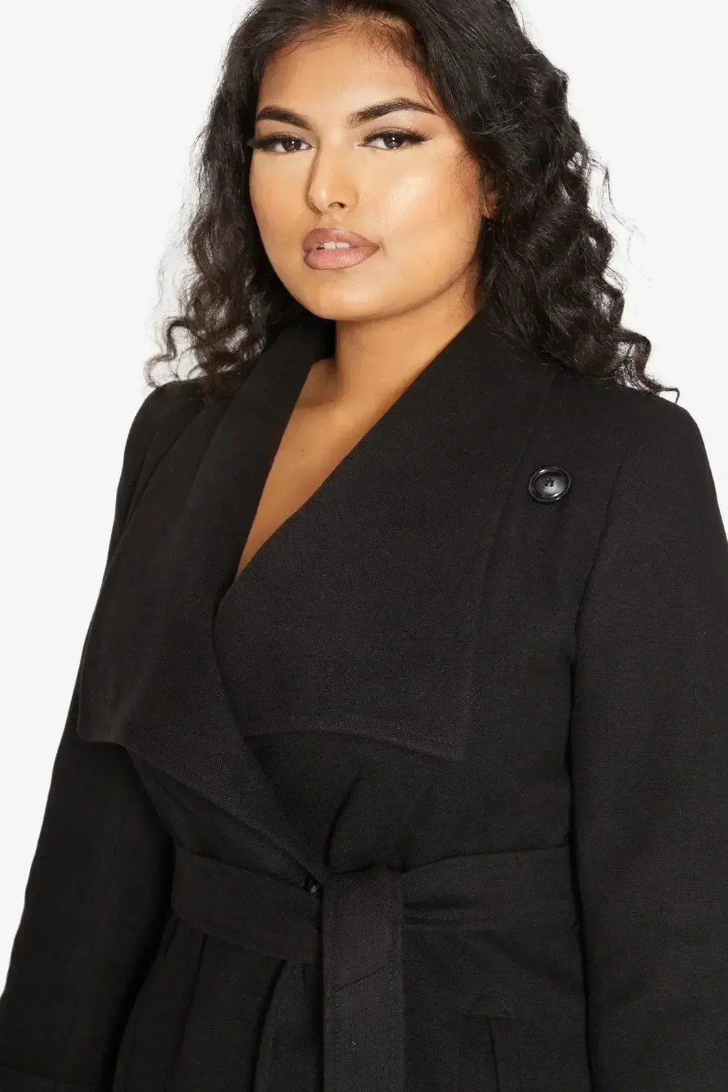 Manteau long à double boutonnage et revers cascade