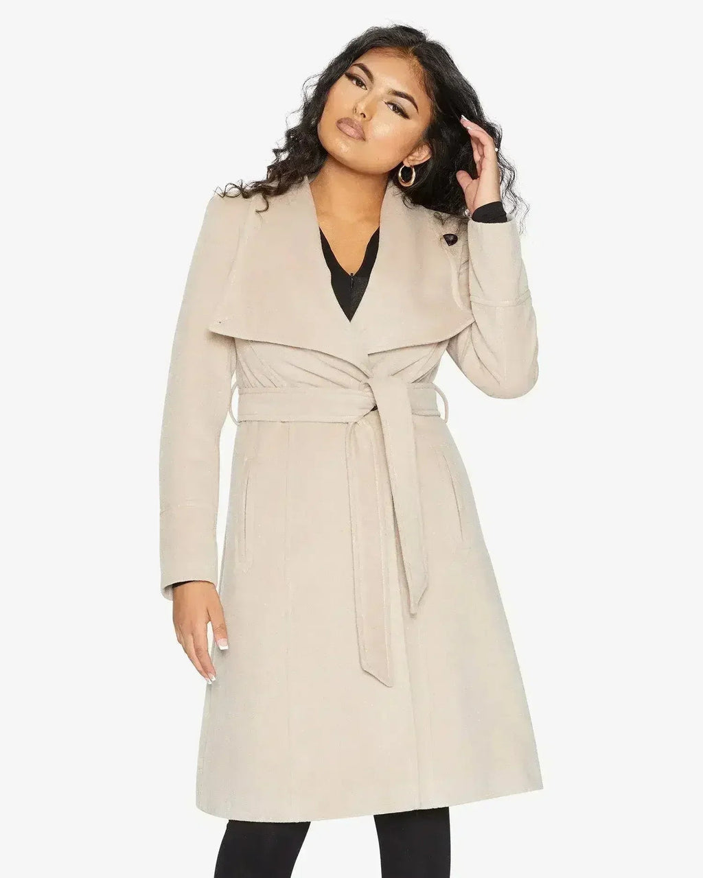 Manteau long à double boutonnage et revers cascade