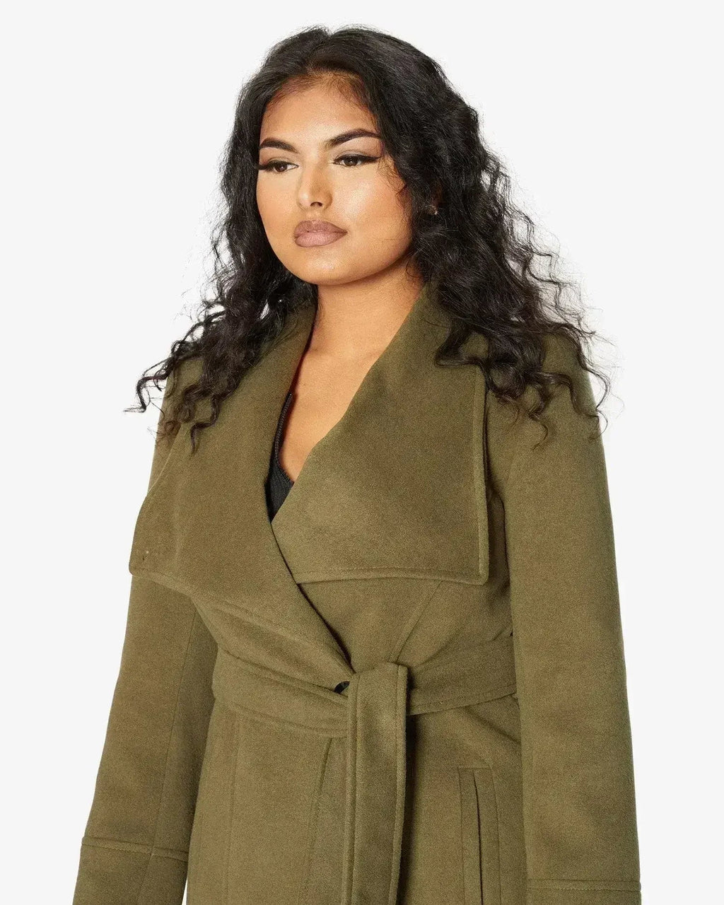 Manteau long à double boutonnage et revers cascade