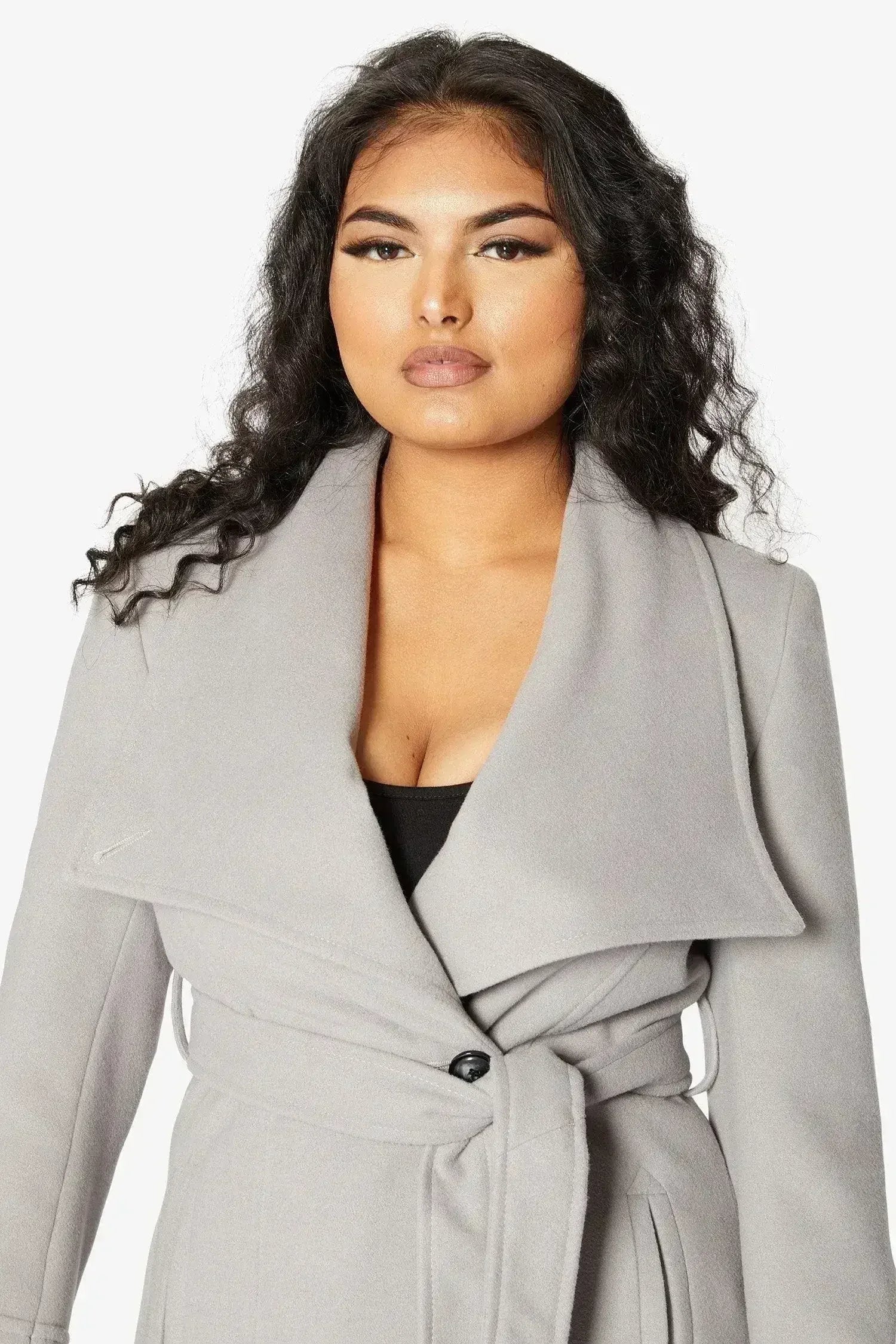 Manteau long à double boutonnage et revers cascade