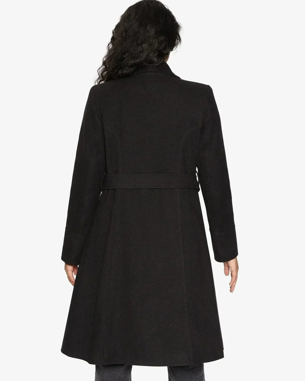 Manteau long à double boutonnage et revers cascade