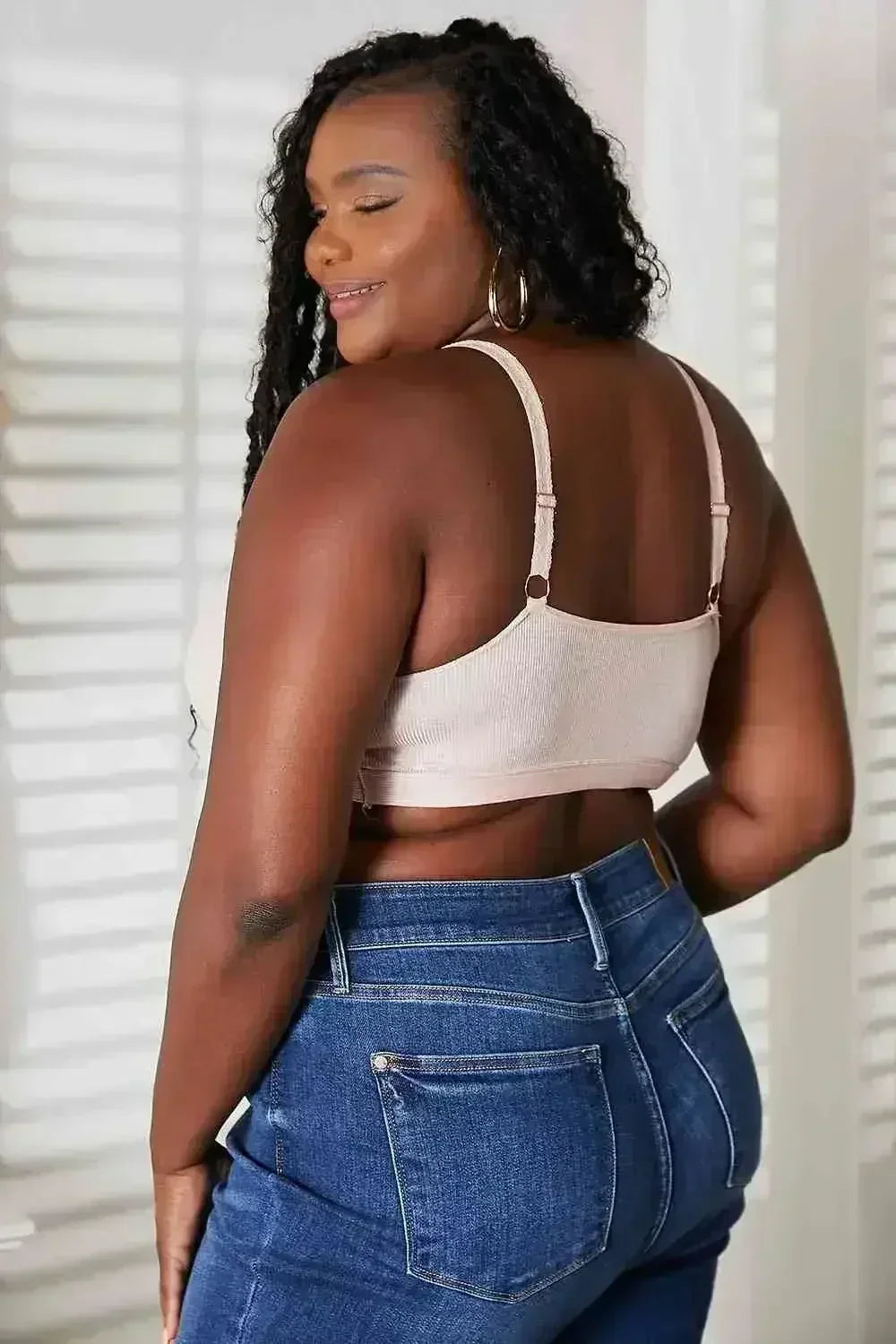 Soutien-gorge sans armatures bordé de dentelle - Confort féminin et détails élégants | Femstylo