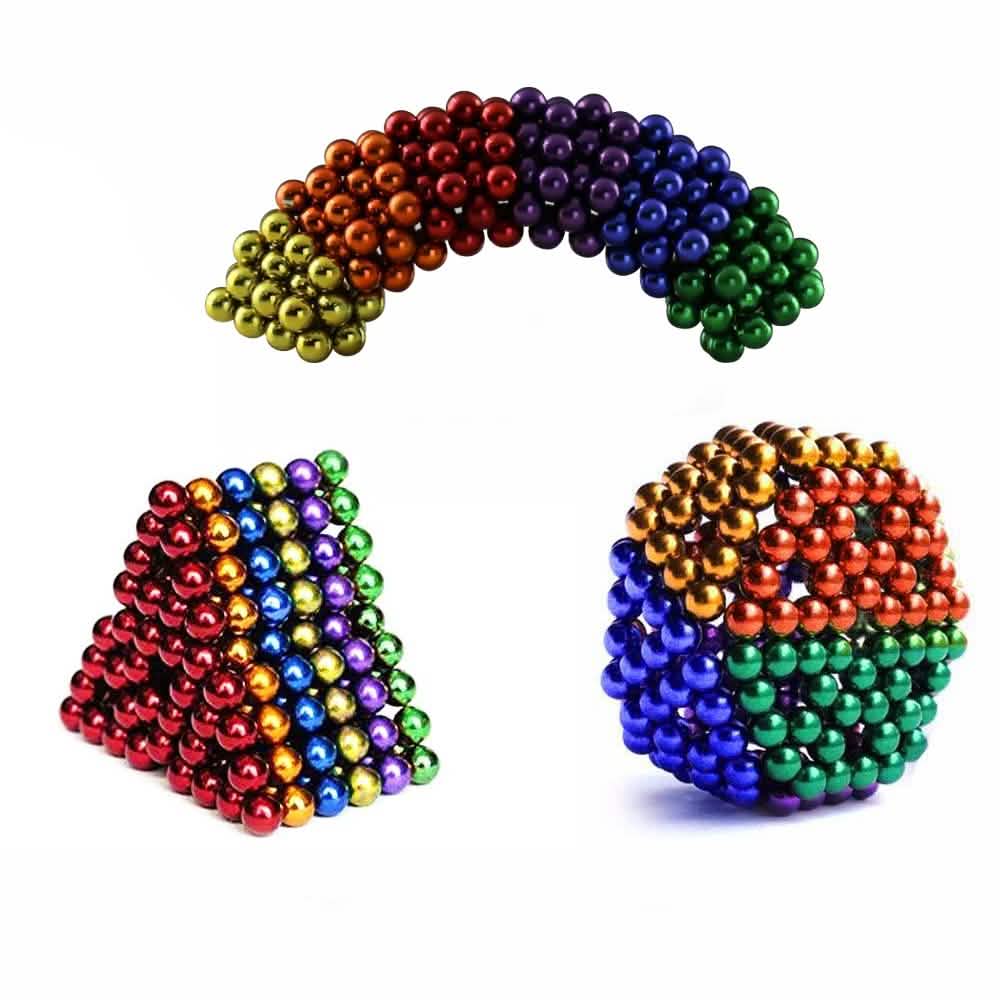 216 pièces : billes magnétiques colorées