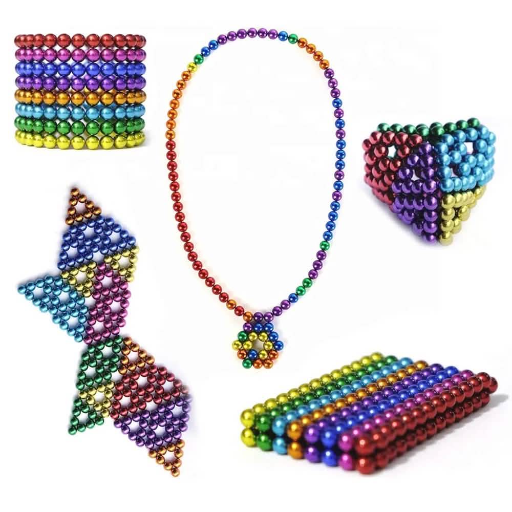 216 pièces : billes magnétiques colorées
