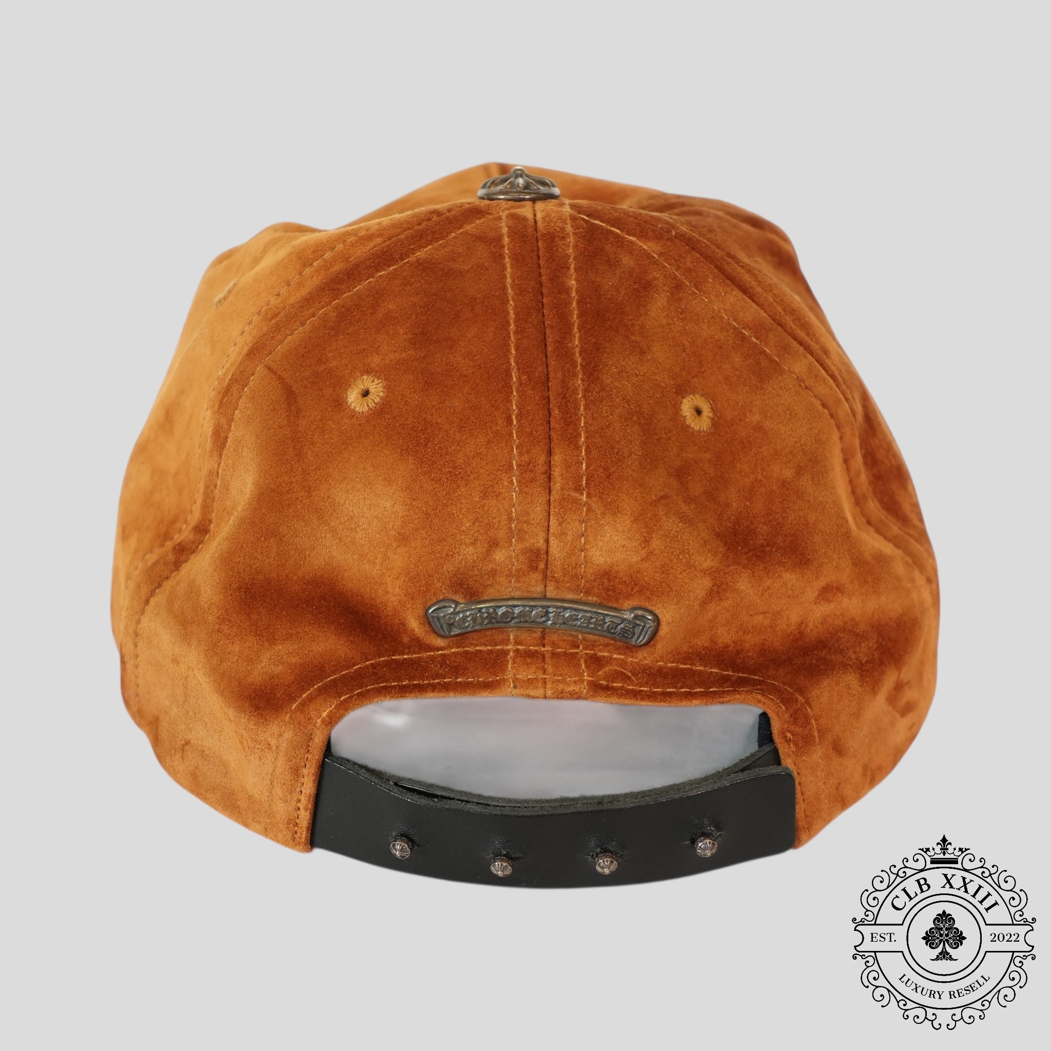 Chapeau Chrome Hearts en daim marron avec dague entrelacée