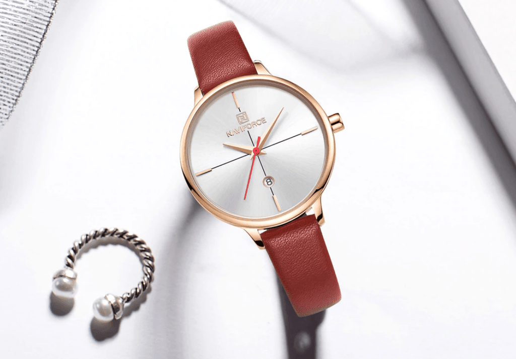 Montre de Luxe Femme avec Bracelets en Cuir Boîtier en Acier Brillant Verre Anti-rayures Design Unique Cadeau Parfait