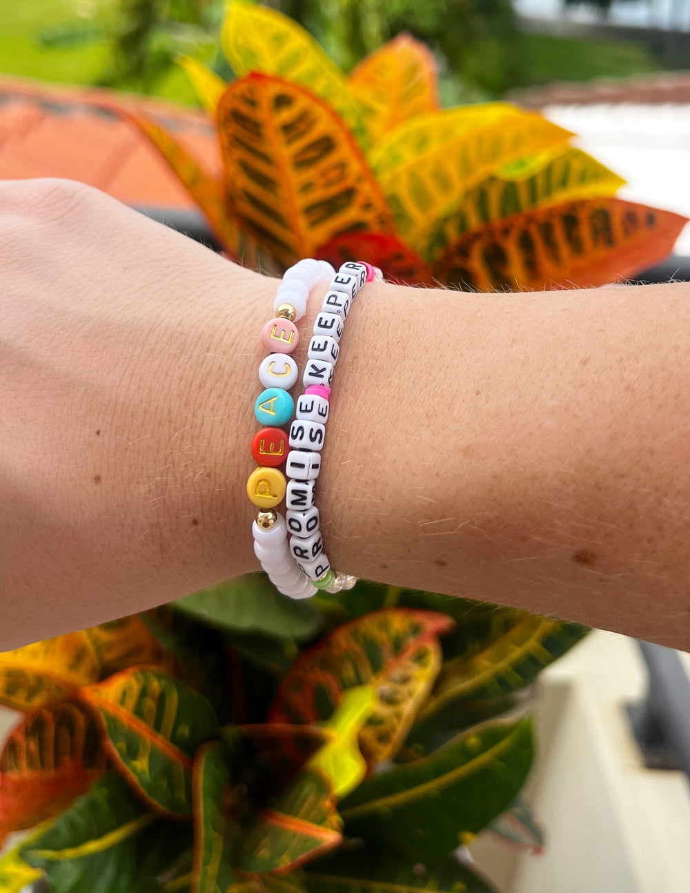Bracelet Lettres Multicolores "Peace"