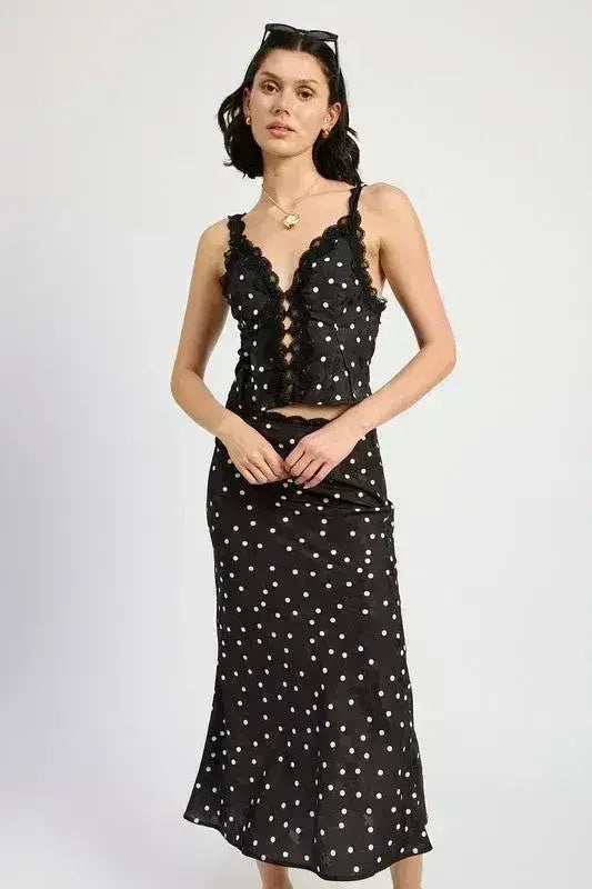 JUPE MI-LONGUE EN SATIN AVEC BORDURE EN DENTELLE