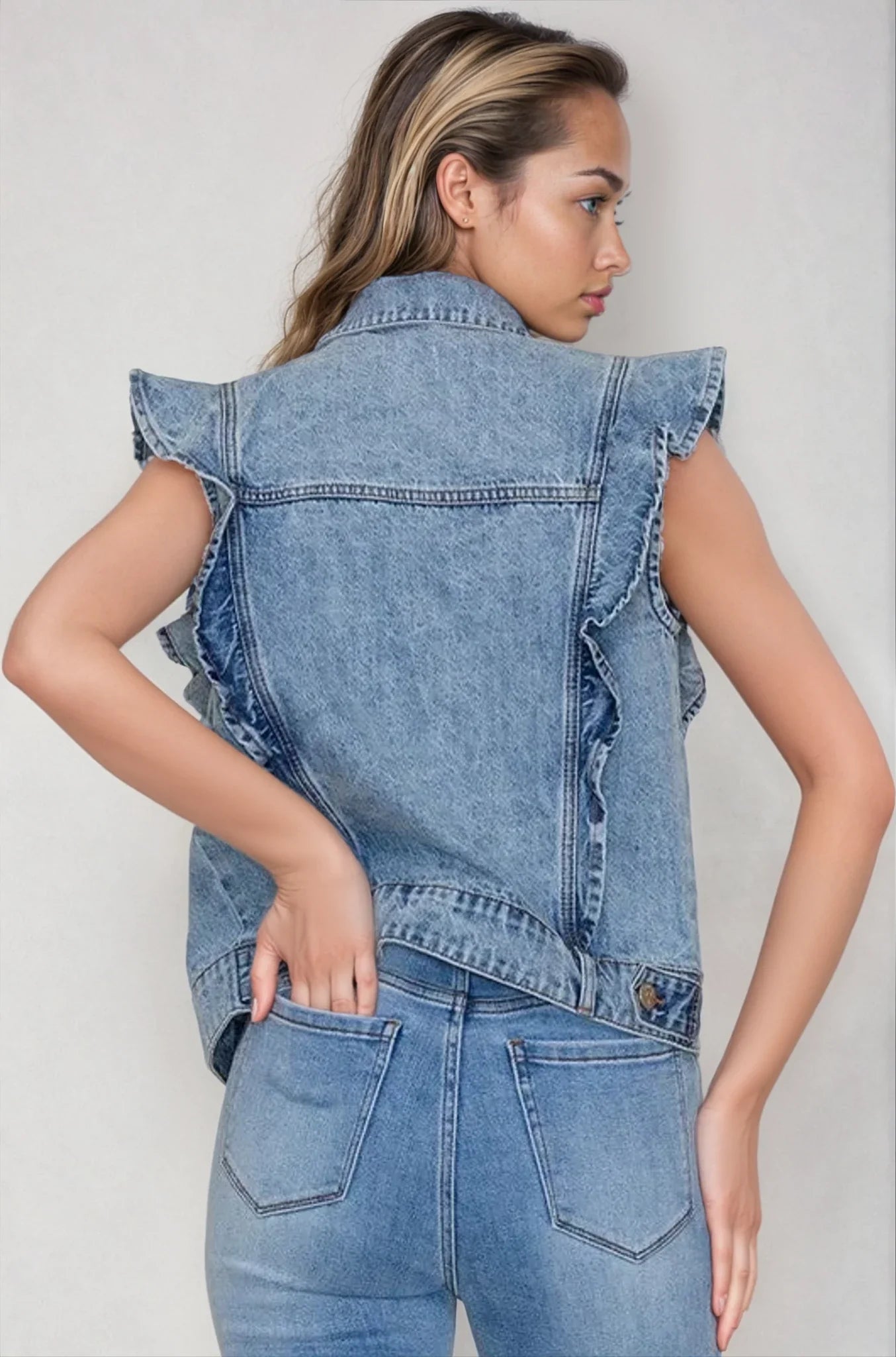 Gilet Veste en Jean Victorien à Volants – Pièce Maîtresse Sans Manches – Jean Clair