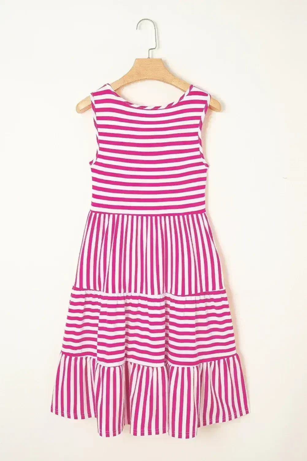 Mini-robe ample sans manches à col en U et rayures noires
