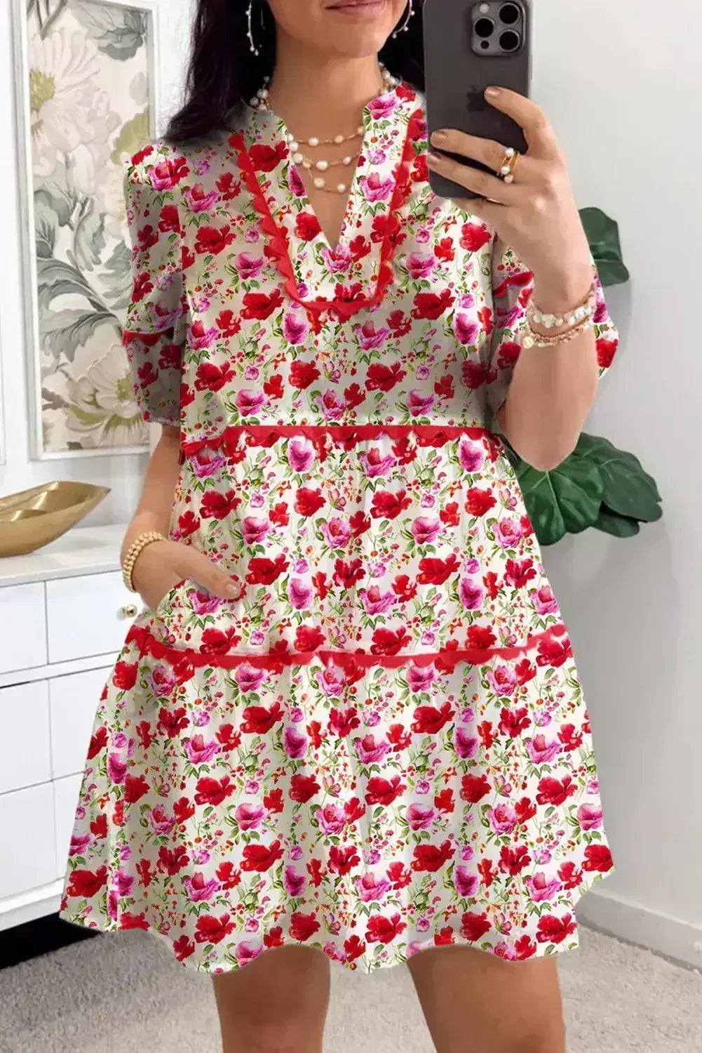 Mini-robe étagée à manches bouffantes florales rouges avec poches et broderies Ric Rac