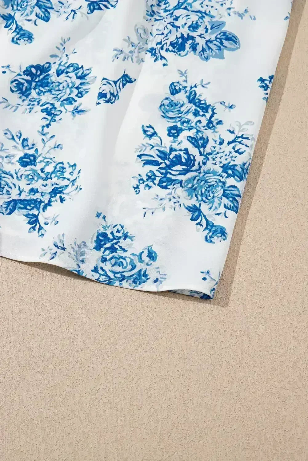 Robe midi sans manches à imprimé floral bleu ciel, smocks et épaules nouées