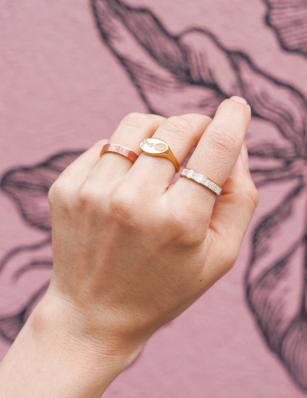 Bague merveilleuse en émail mauve