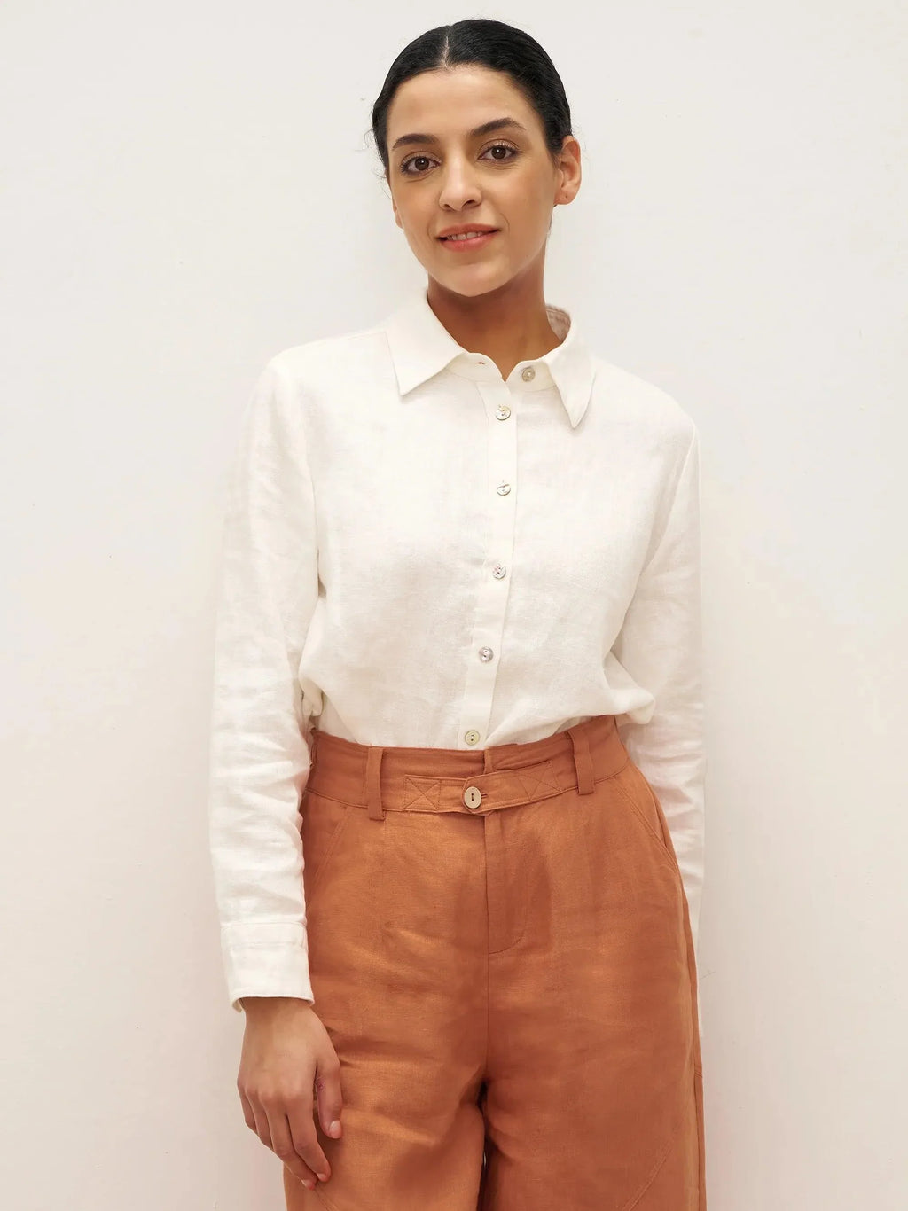 Chemise 100 % lin boutonnée sur le devant avec ourlet allongé JOVAN