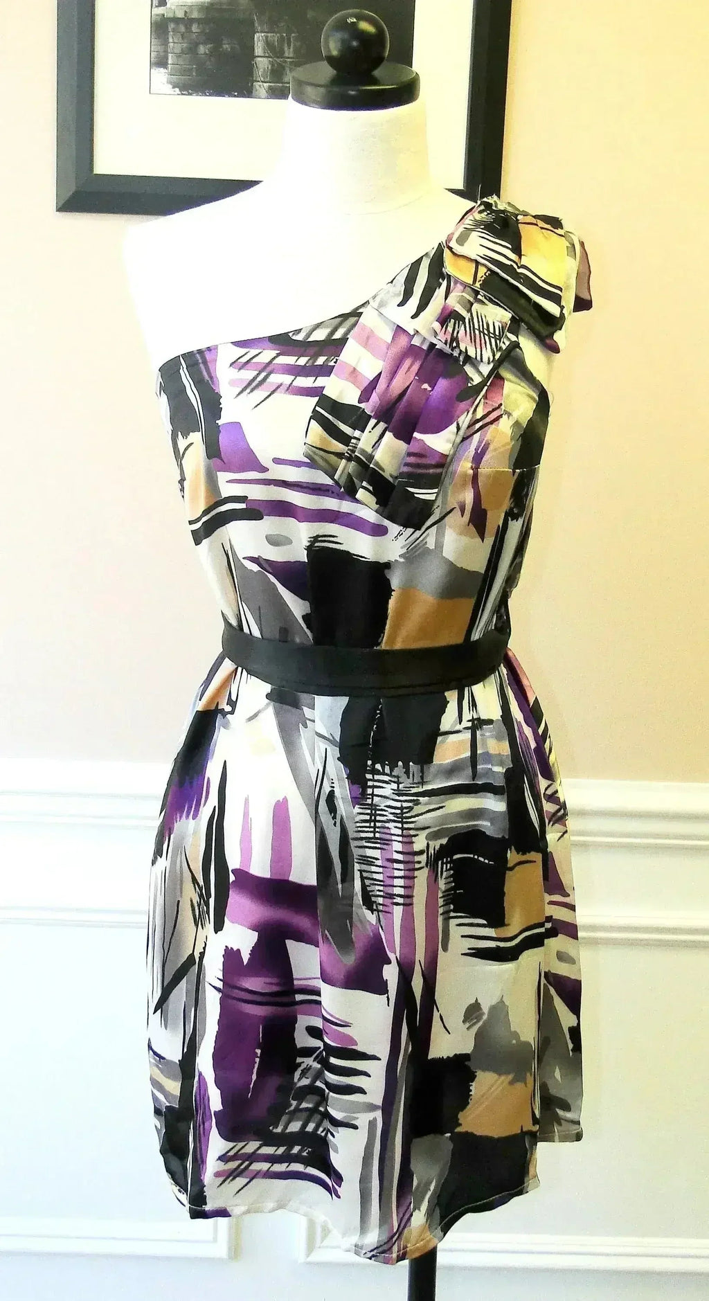 Robe imprimée asymétrique ceinturée
