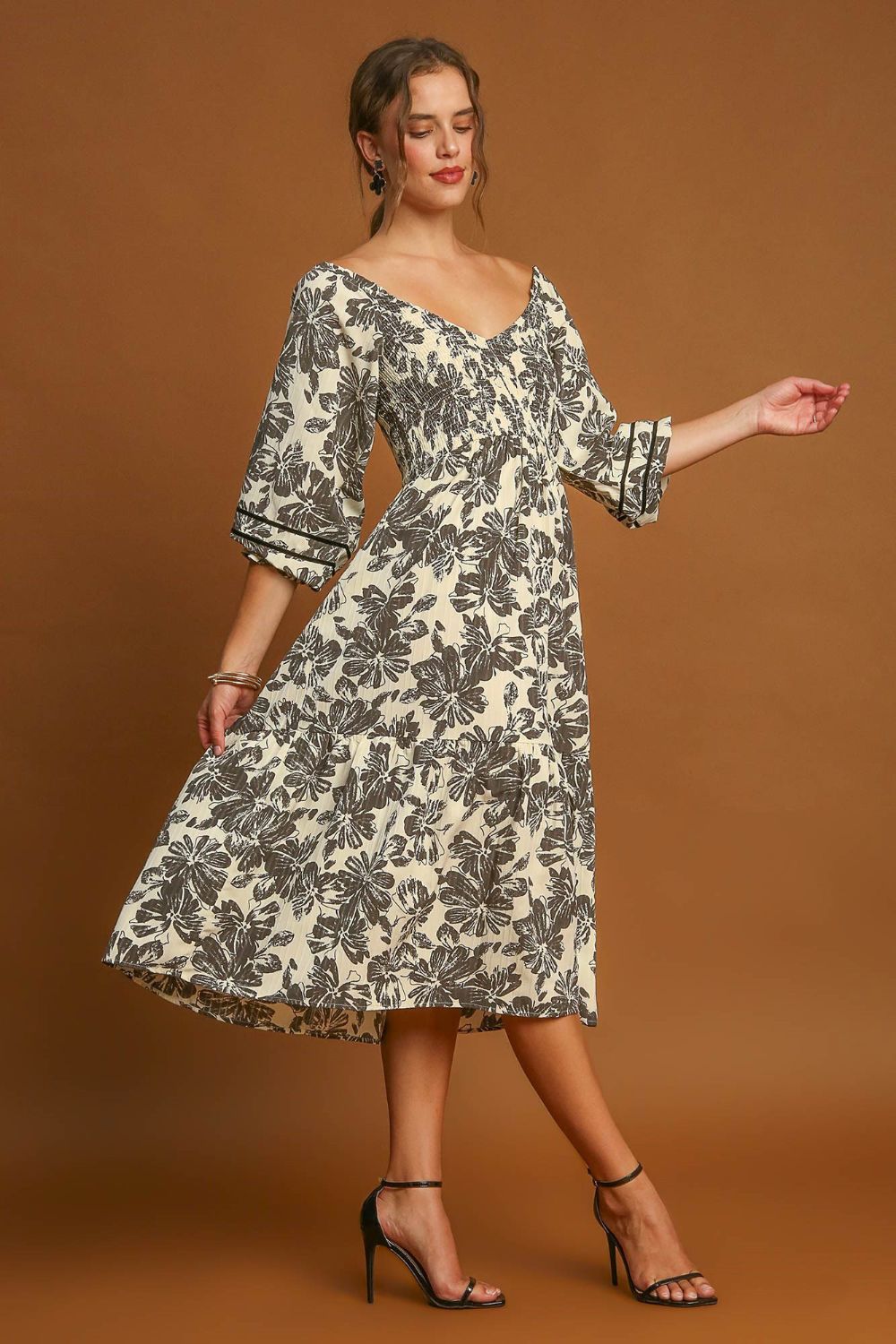 Robe à imprimé fleuri et ourlet volanté en V pour femmes – Robe à imprimé floral, Robe en V à ourlet volanté, Robe florale féminine, Robe en V élégante, Robe à ourlet volanté séduisante