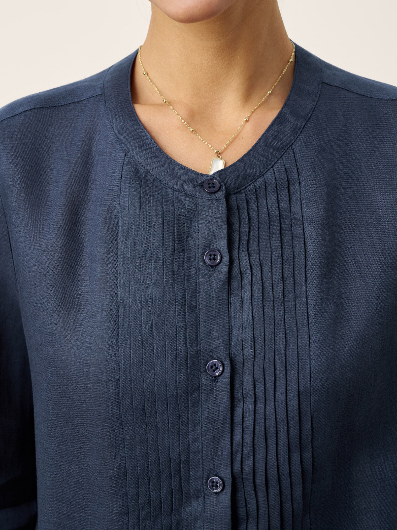 Chemise RANA en lin 100%, plissée accordéon, col rond