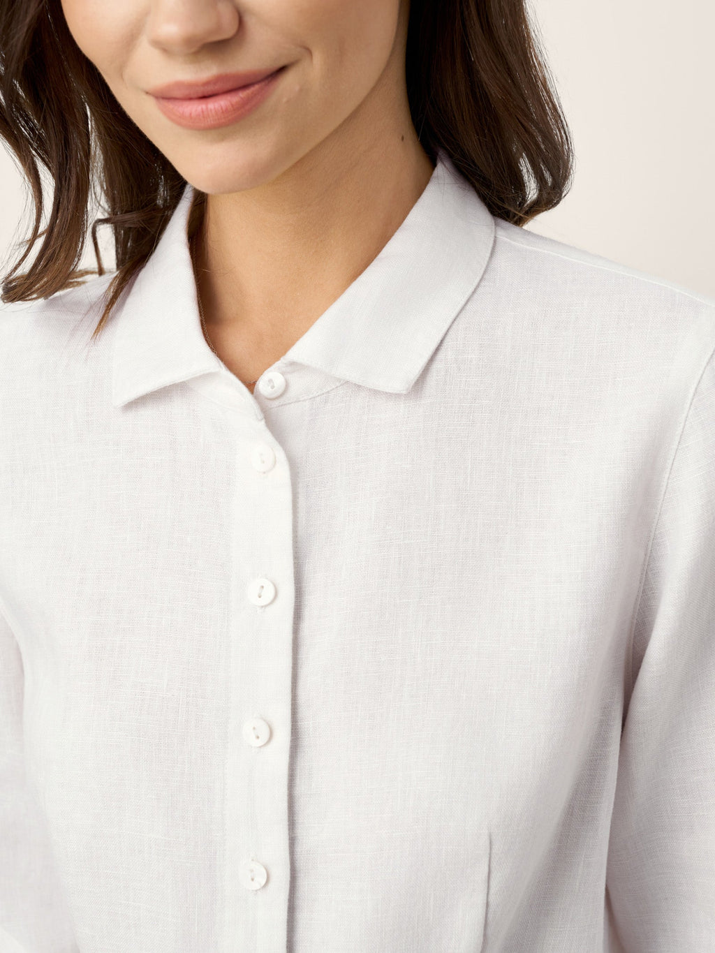 Chemise sur mesure en lin à petit col et ourlet incurvé AVELINE