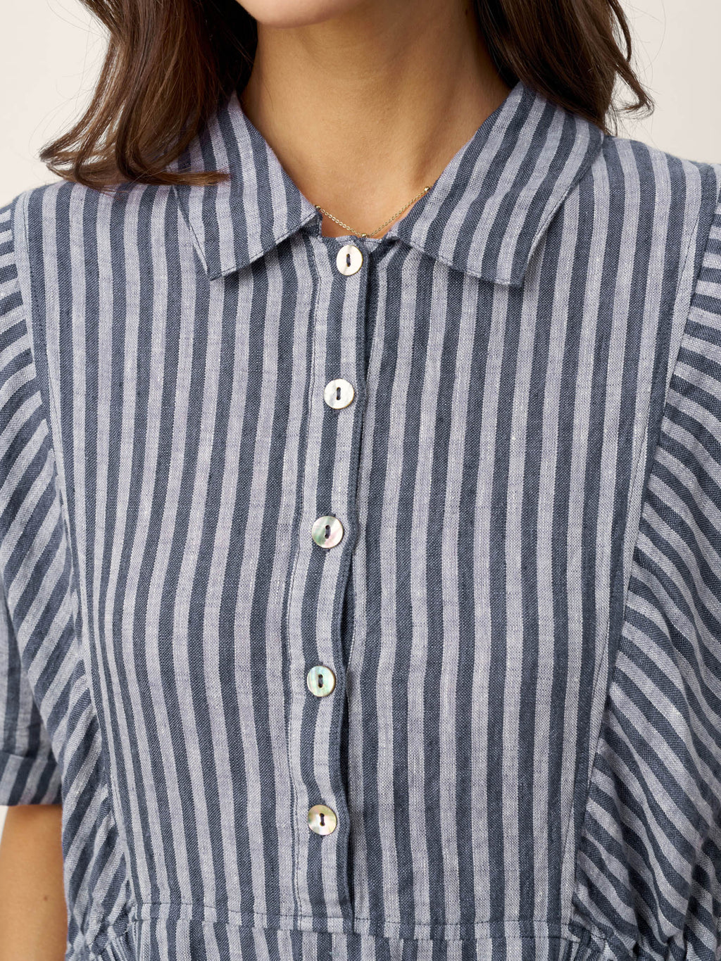 Robe chemise mi-longue rayée 100% lin à boutonnage devant et manches courtes CASSANDRA