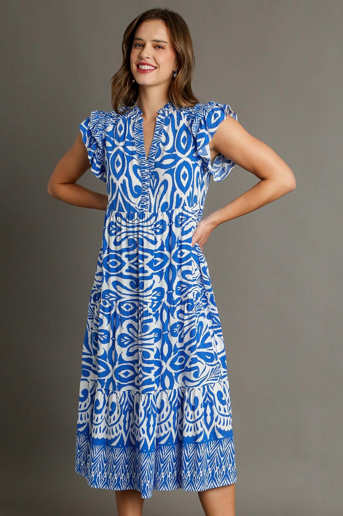Robe mi-longue évasée à manches courtes et volants, imprimé bicolore bleu grande taille – Robe pièce maîtresse
