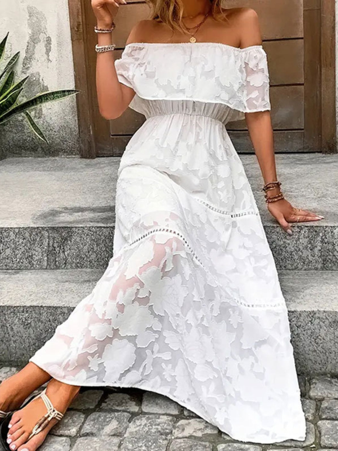 Robe longue blanche chic à épaules dénudées élégante robe d'été à manches courtes