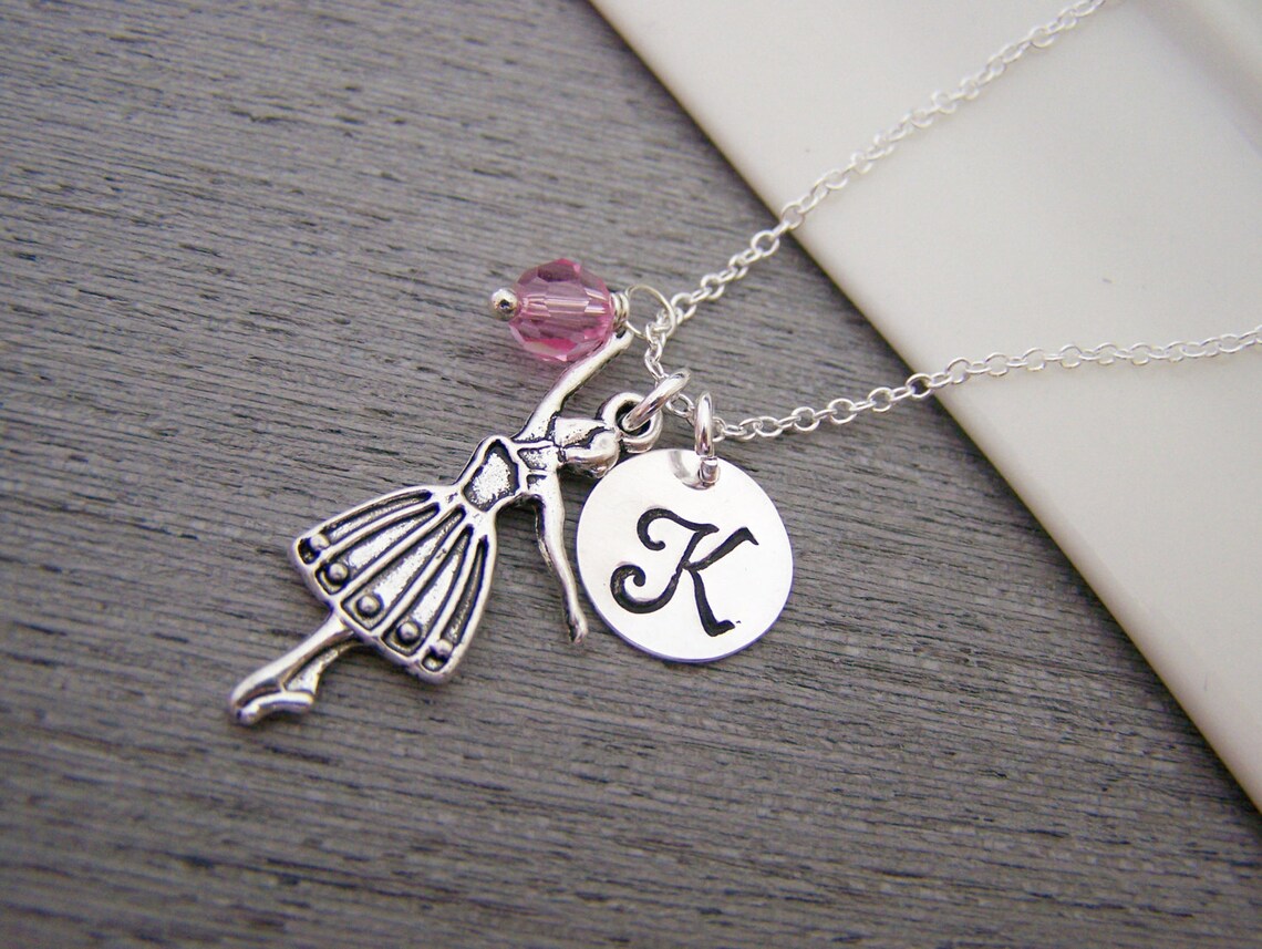 Collier personnalisé ballerine – Chaîne en argent sterling avec pierre de naissance et initiale