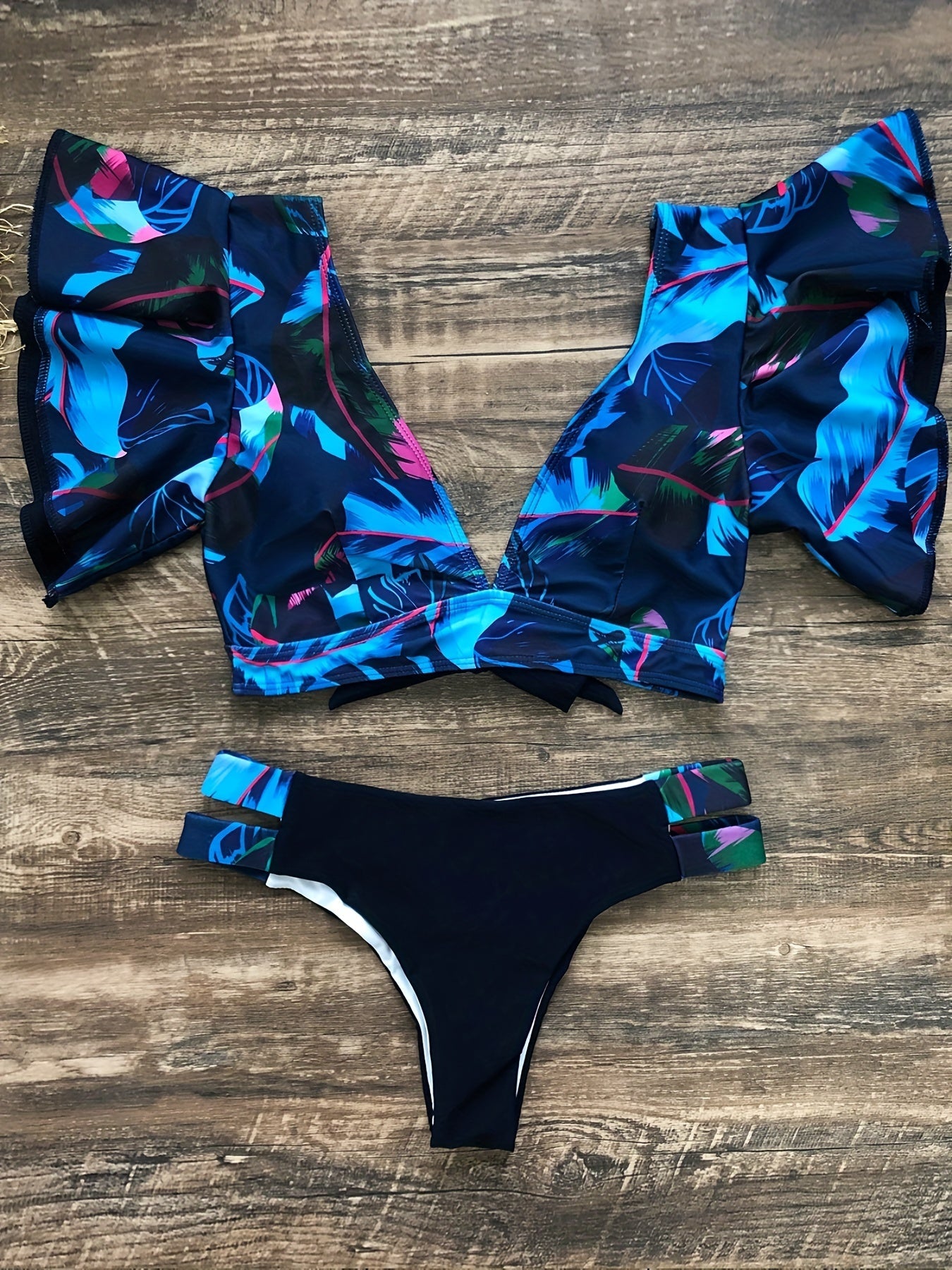 Ensemble de bikini à volants Bloom Day – Maillot de bain chic et élégant à imprimé végétal avec col en V, dos noué et bordure à volants très extensible – Maillot de bain 2 pièces pour femmes, idéal pour la piscine et les célébrations de l'Épiphanie