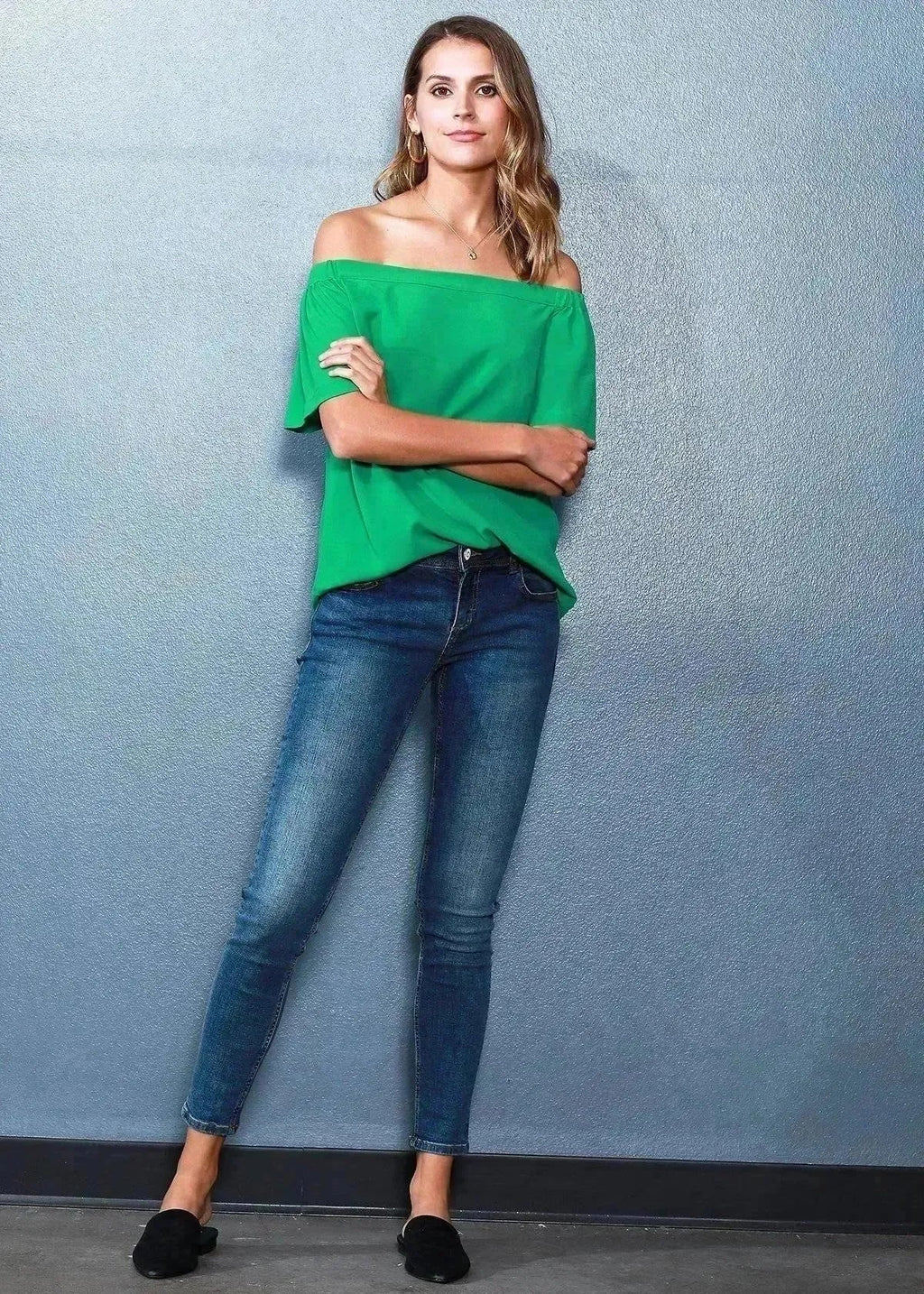 Haut vert pour femme à épaules dénudées