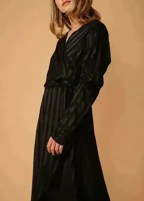 Robe à épaules bouffantes rayée noire pour femme