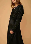 Robe à épaules bouffantes rayée noire pour femme