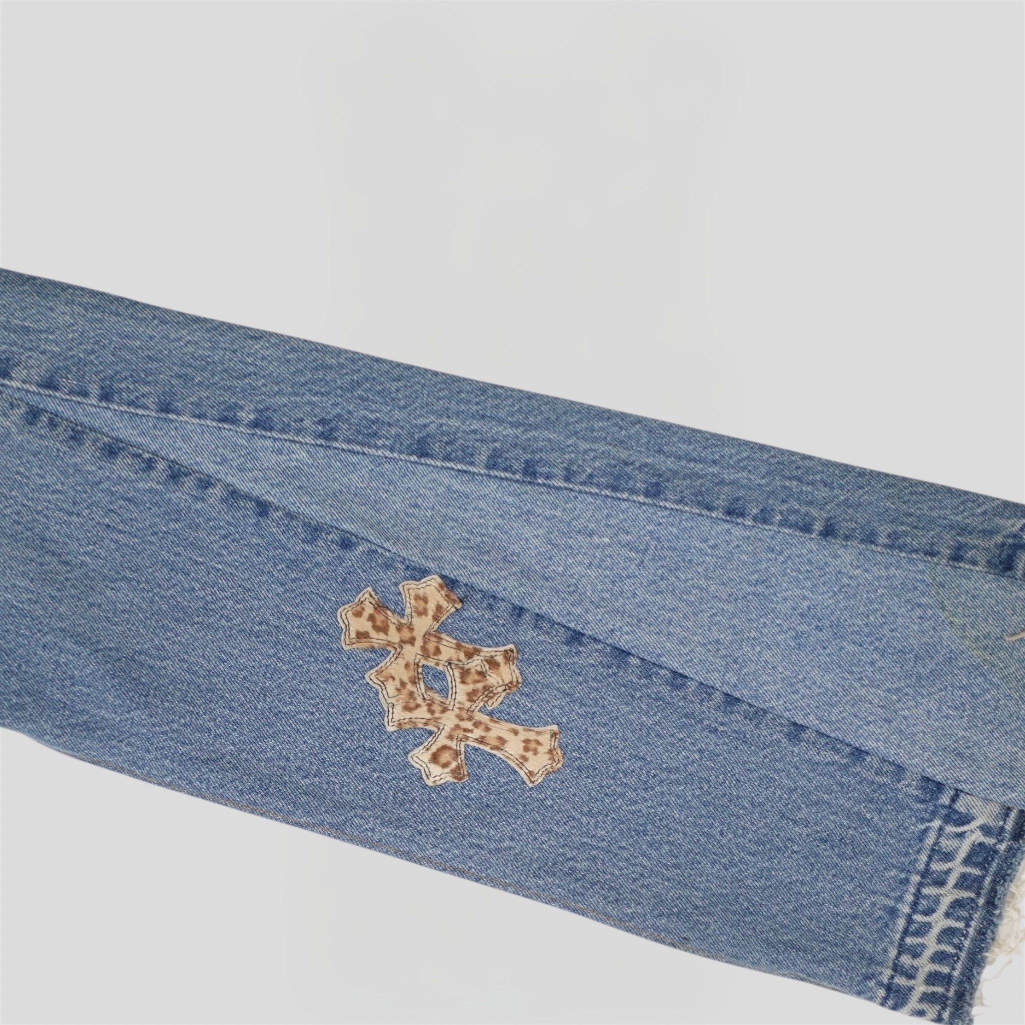 Jean Chrome Hearts X Gallery Dept. à écusson léopard