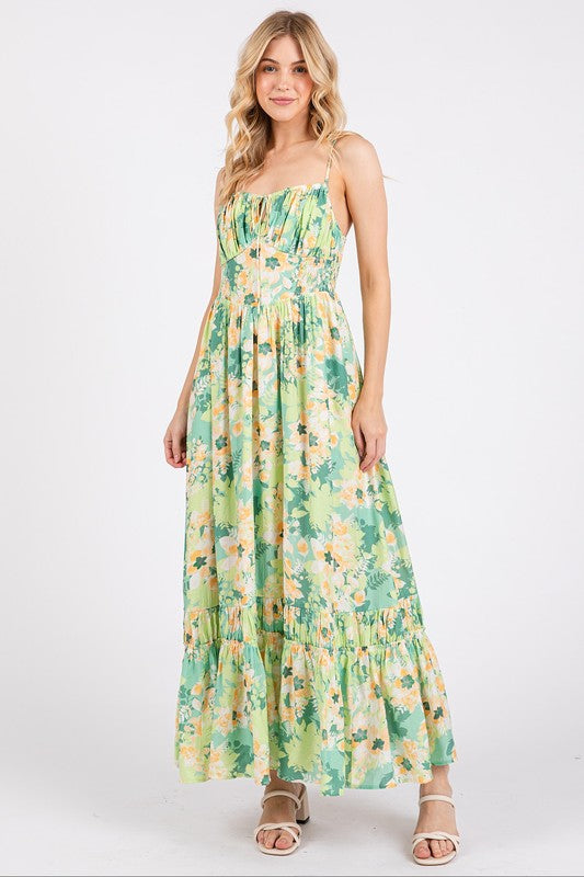Nouvelle robe longue à fines bretelles, dos smocké, ourlet volanté et imprimé floral pour l'été – Élégance bohème, féminine, fluide, confortable, chic sans effort