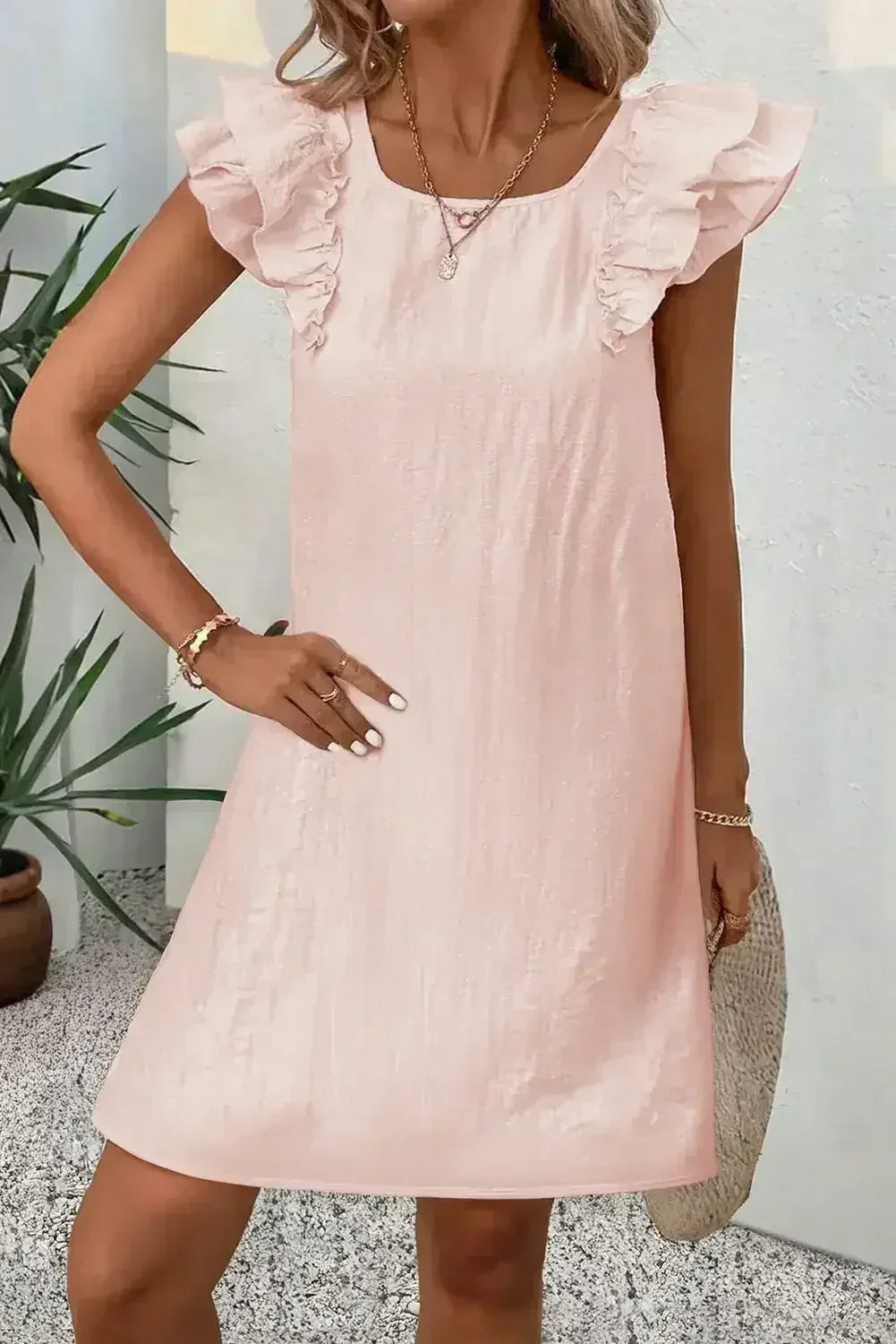 Robe Courte Rose Clair Texturée à Manches Volantes, Col Carré et Nœud au Dos